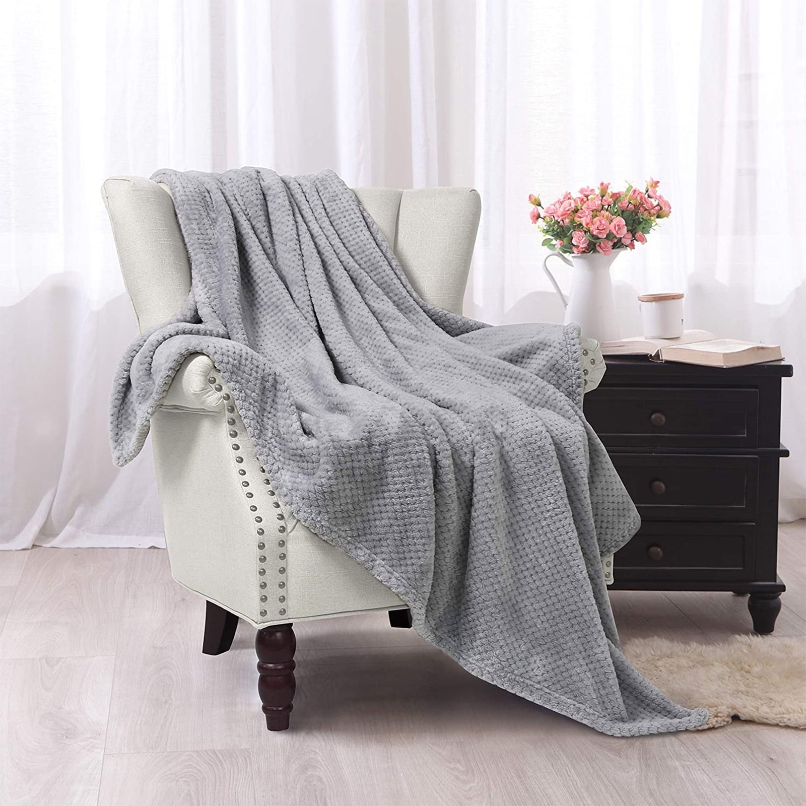Super Soft Flannel Waffle Textured Extra Large Fleece Blanket, Super Soft and Warm Throw Blanket for Couch, Sofa and Bed (Light Grey, 50... - Super Soft Reversible Sherpa Flannel Blanket Detail