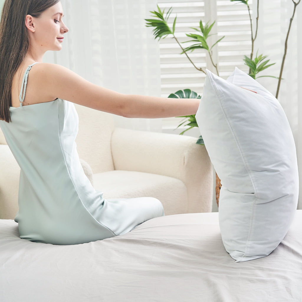 Fluffy Shredded Goose Feather Down Pillows for Sleeping,Luxury Hotel Collection Queen Size Soft Bed Pillow,1 Pack,Queen (20.2" x 28.2") - Hotel Quality Plush Sleeping Pillows Detail