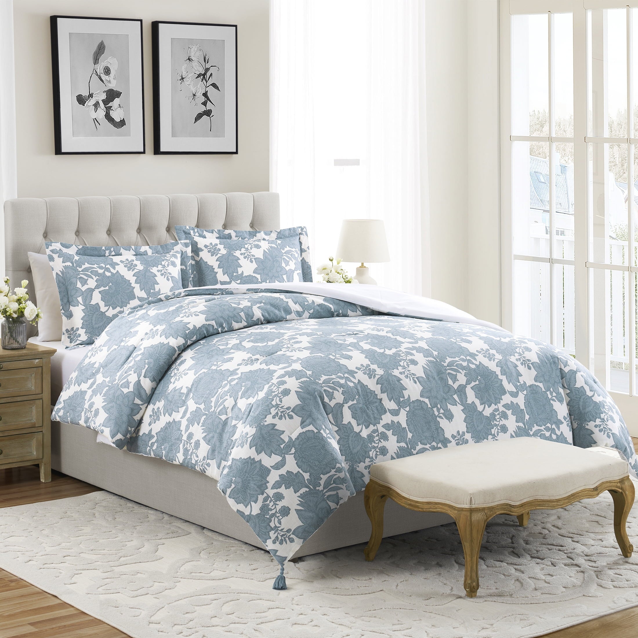 Fluffy Down Alternative Veronica 3-Piece Blue Floral Cotton Slub Comforter Set, King - Hypoallergenic Ultra-Fluffy Quilt for Winter Detail