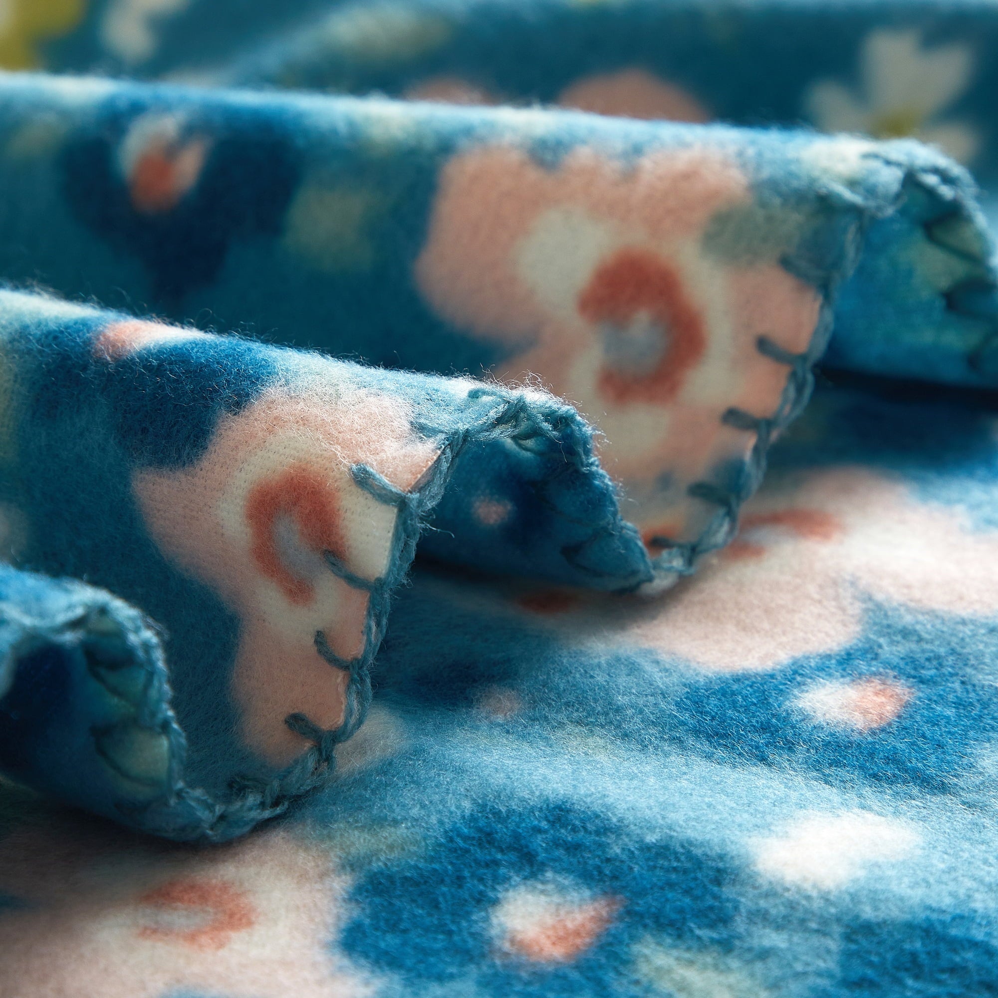 Decorative Knitted Cozy Fleece Throw Blanket Delightful Floral 50" x 60", All Ages - Super Soft Reversible Sherpa Flannel Blanket Detail