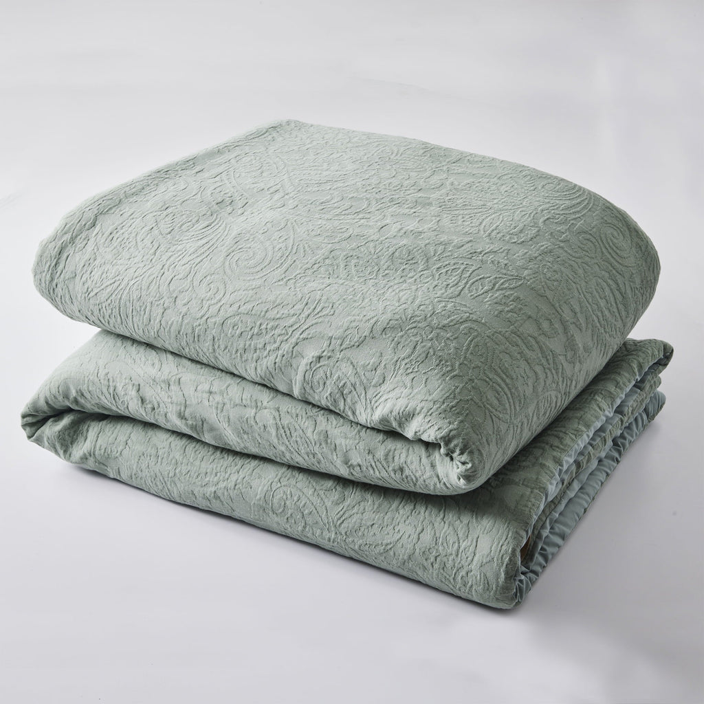 All-Season 3-Piece Sage Floral Comforter Set, Full/Queen - All-Season Down Alternative Comforter Insert Detail