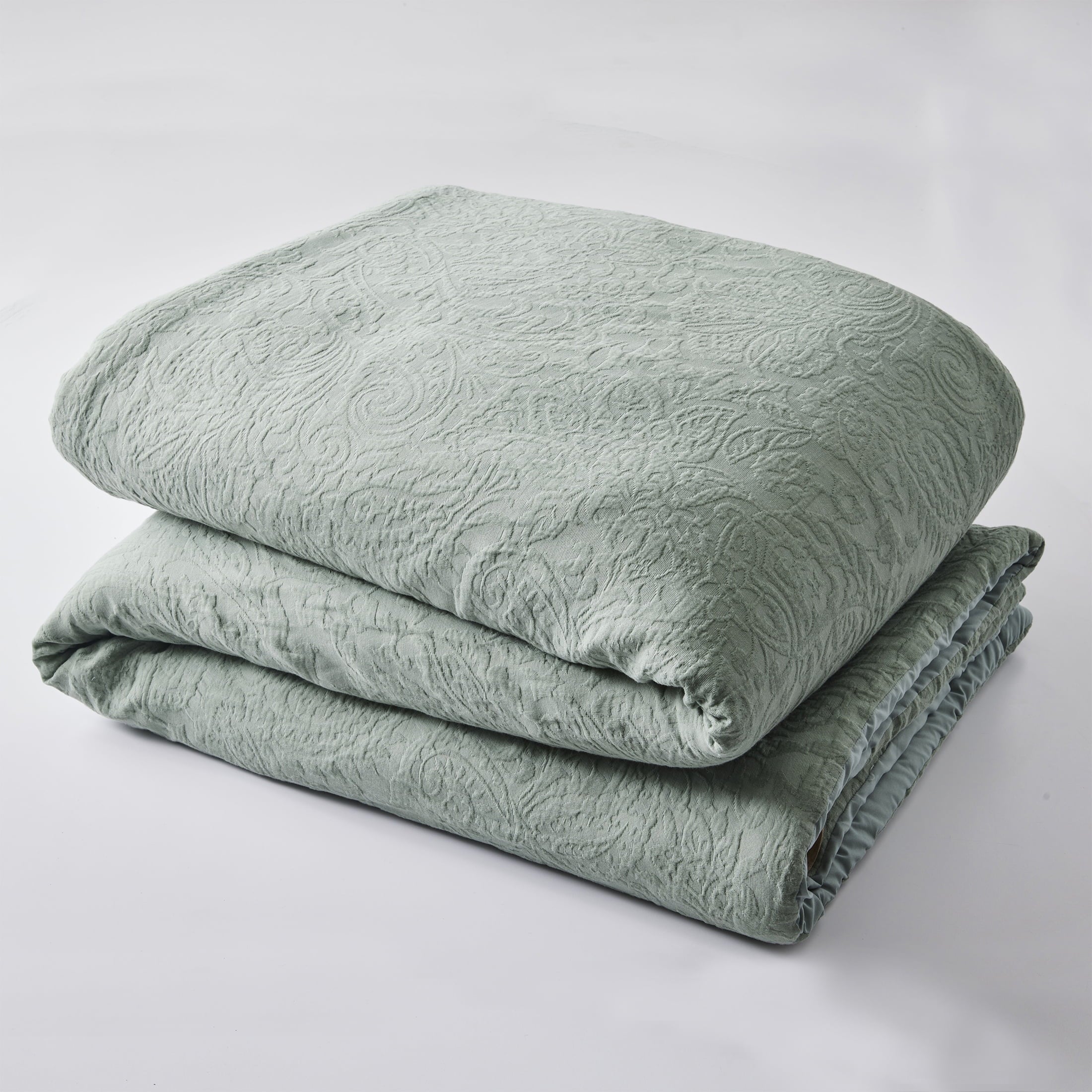 All-Season 3-Piece Sage Floral Comforter Set, Full/Queen - All-Season Down Alternative Comforter Insert Detail