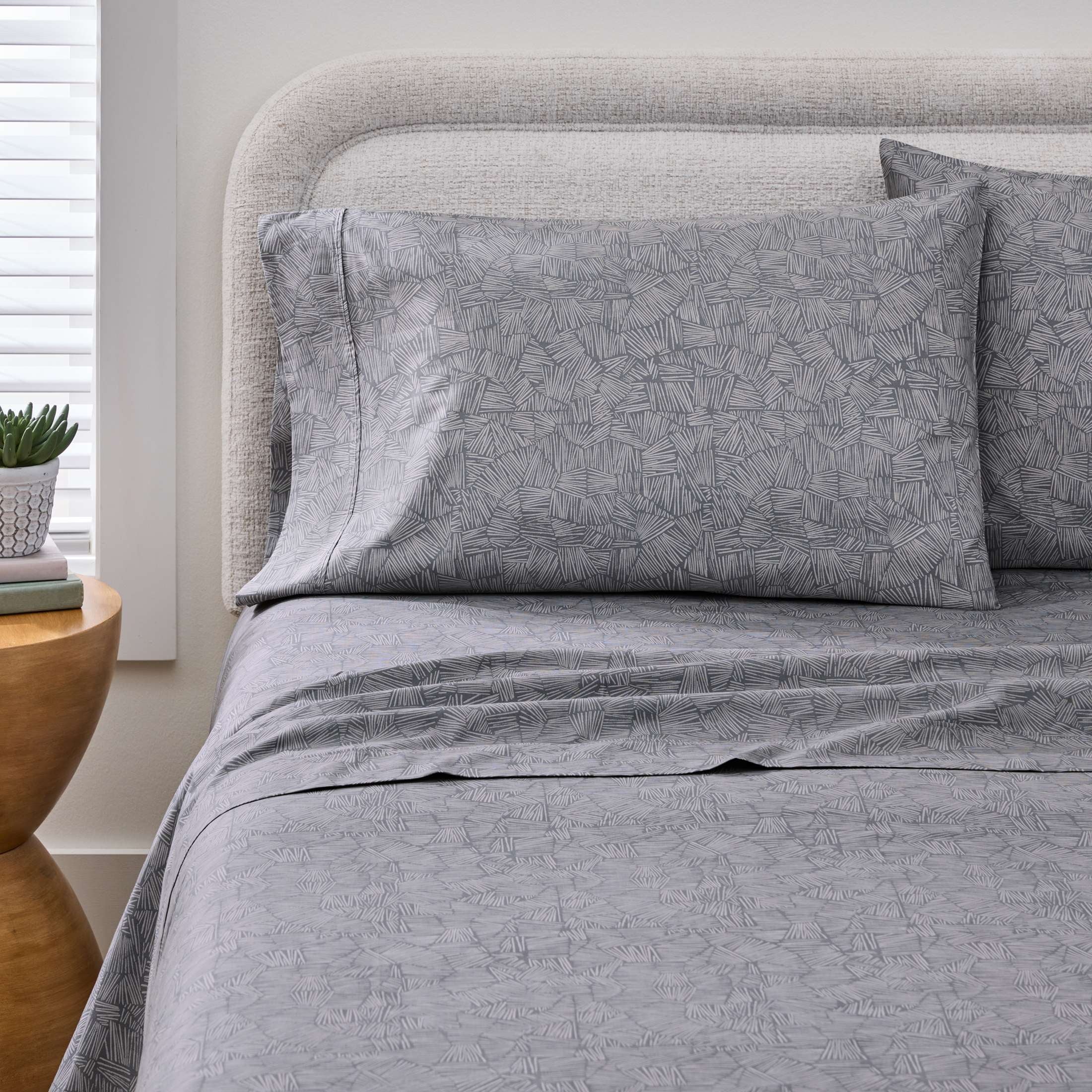 Wrinkle-Resistant 300 Thread Count 4-Piece Cotton Percale Ziggy Geo Print Grey Flannel Bed Sheet Set, Full - Cooling Hotel Quality Bedding Sheets and Pillowcases Detail