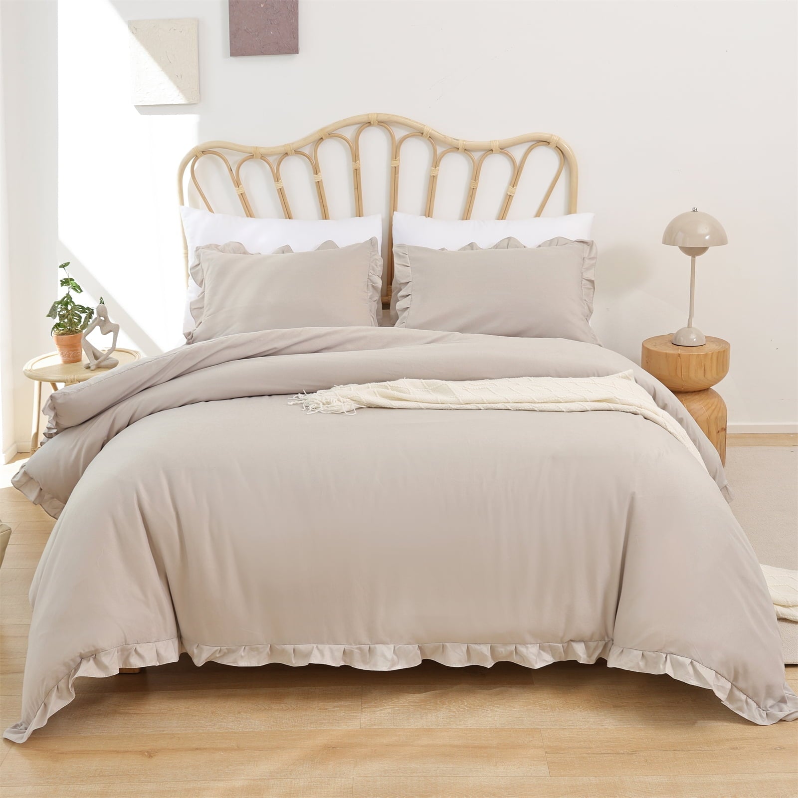 Luxurious Quilted Queen Comforter Set For Adult, 3 Piece Ruffle Oatmeal Comforter Sets All Season - Cloud-Like Soft Lightweight Bed Comforter Detail