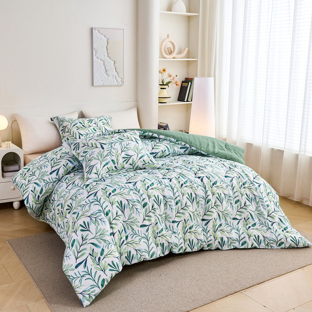 All-Season 3-Piece Floral Comforter Set King Size, Green and White Botanical, Soft Microfiber All-Season Bedding for Adults & Teens - All-Season Down Alternative Comforter Insert Detail