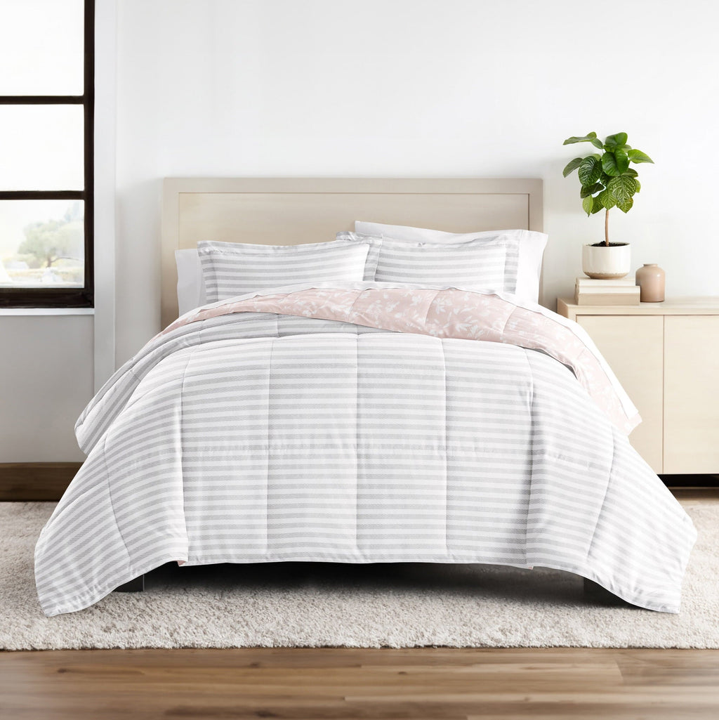 Luxurious Quilted All Season Ultra Soft Comforter Set Lightweight Bedding in Pressed Flowers for Full/Queen Size - Hypoallergenic Ultra-Fluffy Quilt for Winter Detail