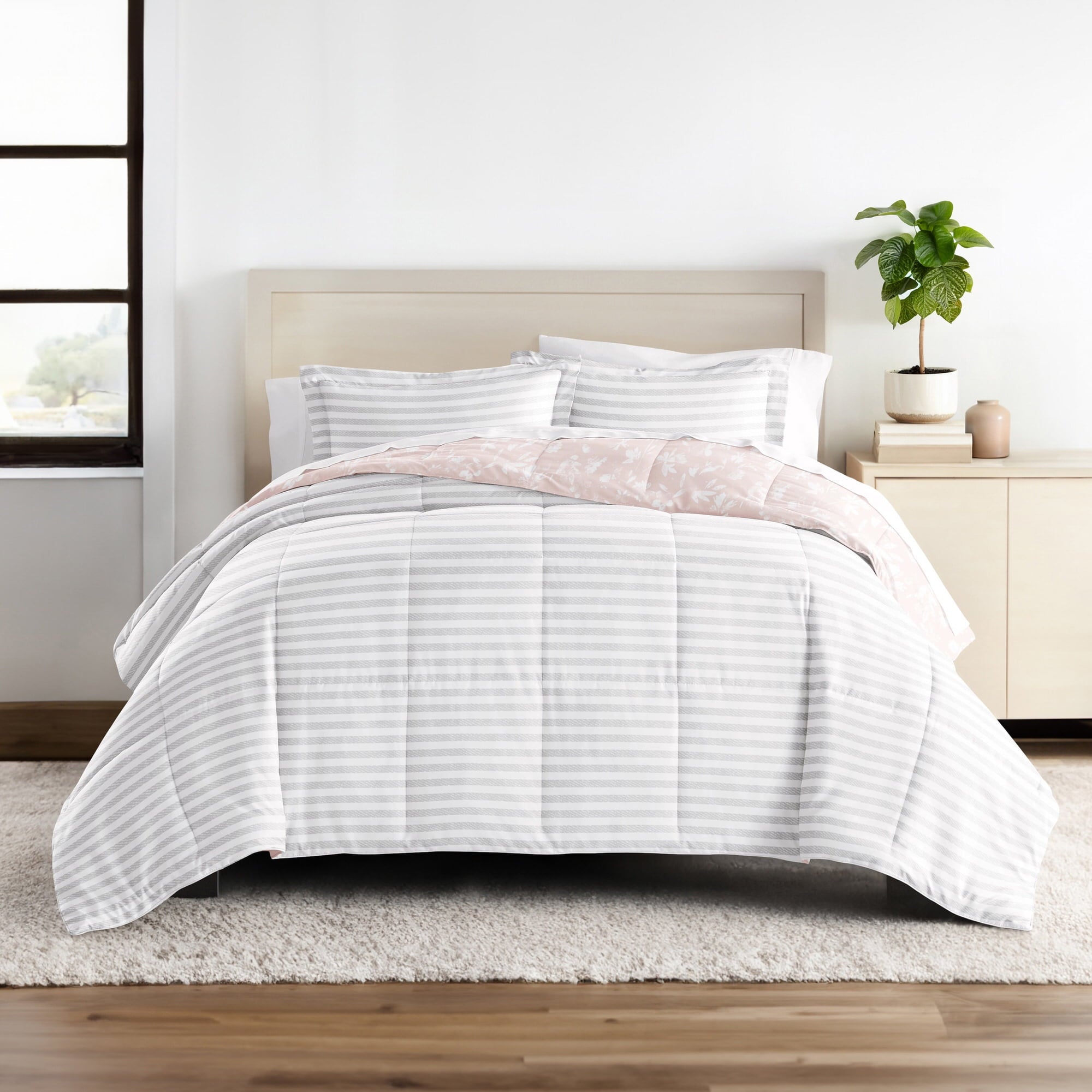Luxurious Quilted All Season Ultra Soft Comforter Set Lightweight Bedding in Pressed Flowers for Full/Queen Size - Hypoallergenic Ultra-Fluffy Quilt for Winter Detail