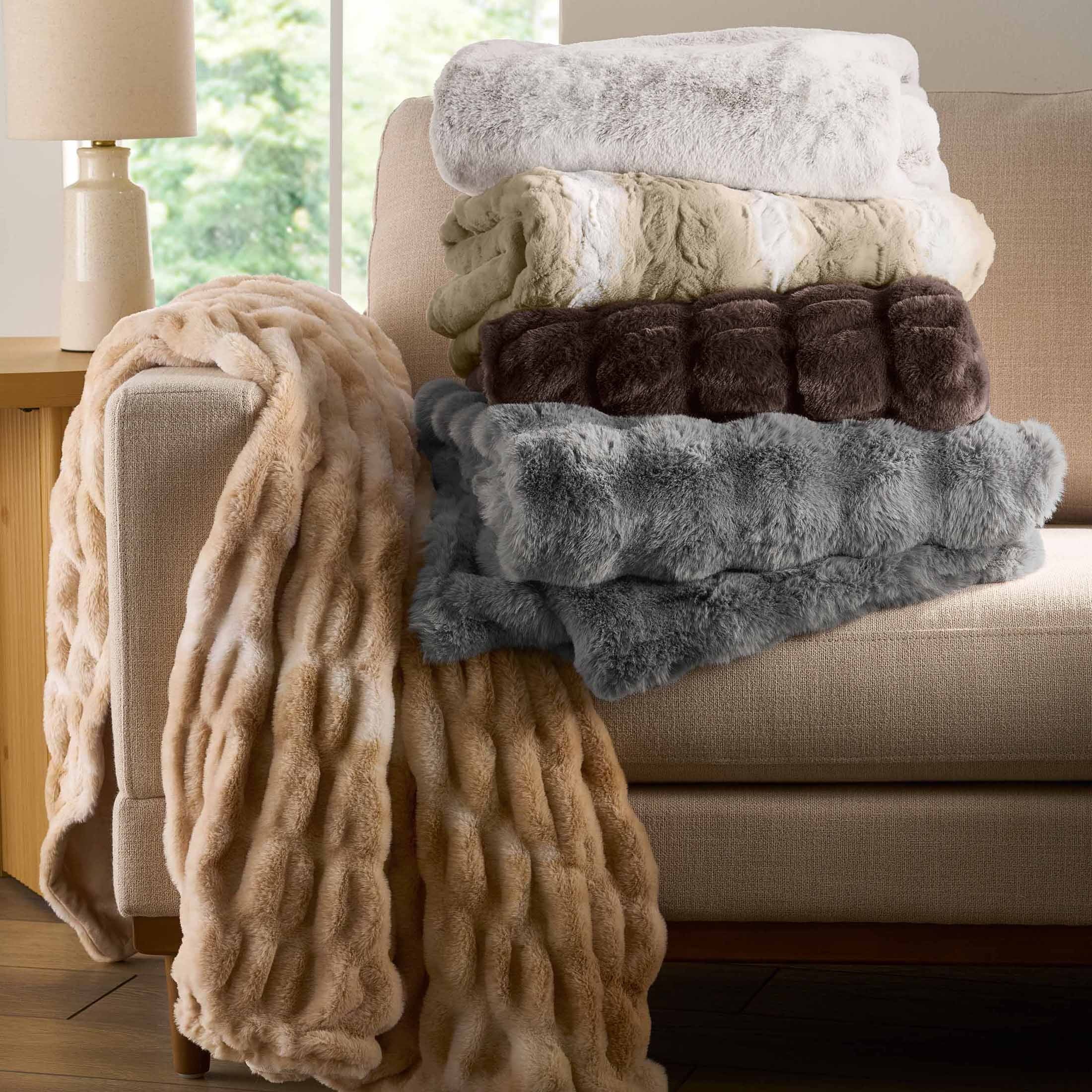 Super Soft Flannel Almond Biscuit Ombre Faux Fur Throw, 50"x72" - Super Soft Reversible Sherpa Flannel Blanket Detail