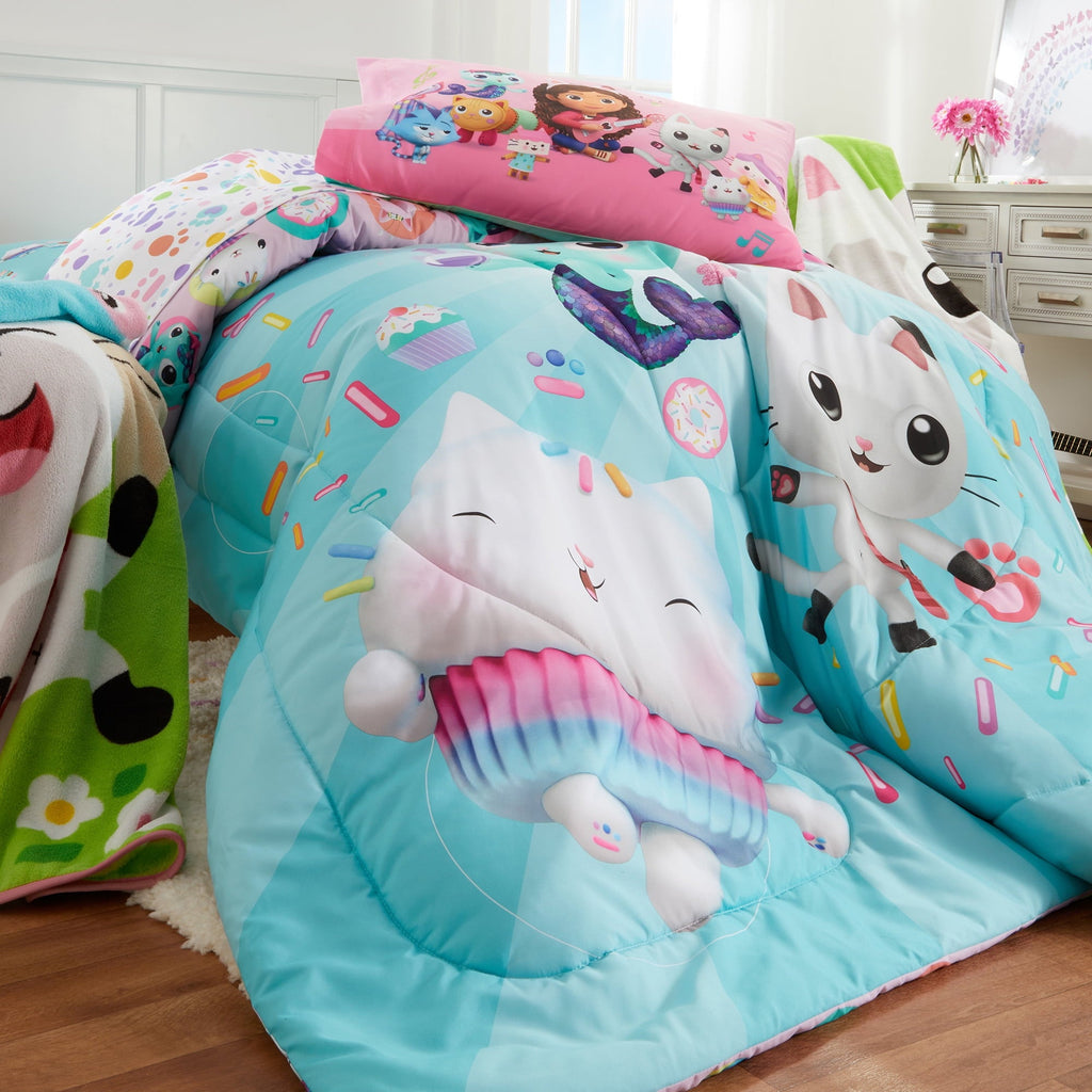 Hypoallergenic Cloud Gabby's Dollhouse Kids Comforter and Pillowcase, 2-Piece Set, Twin/Full, Reversible - Cloud-Like Soft Lightweight Bed Comforter Detail