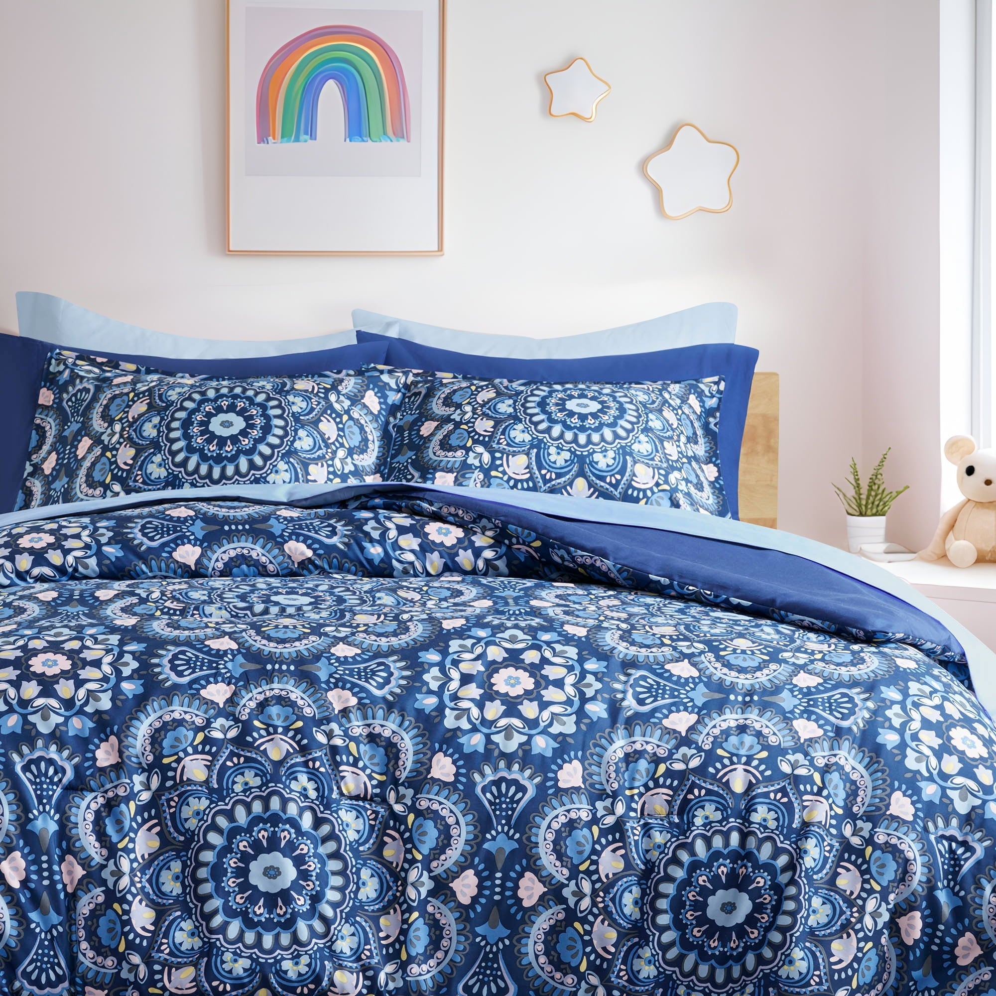 All-Season Queen Size Comforter Set, 9-Piece Bed in a Bag Queen, Navy Blue Bedding Comforter Set with Comforter, Flat Sheets, Fi... - All-Season Down Alternative Comforter Insert Detail