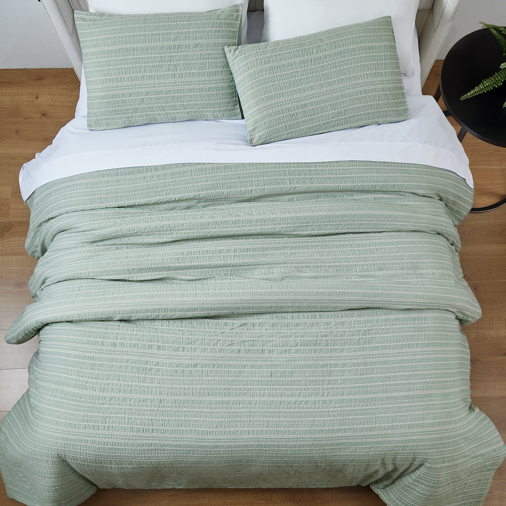 All-Season Crafted Woven 3-Piece Comforter Set, Green River, Full Queen, All Ages - All-Season Down Alternative Comforter Insert Detail