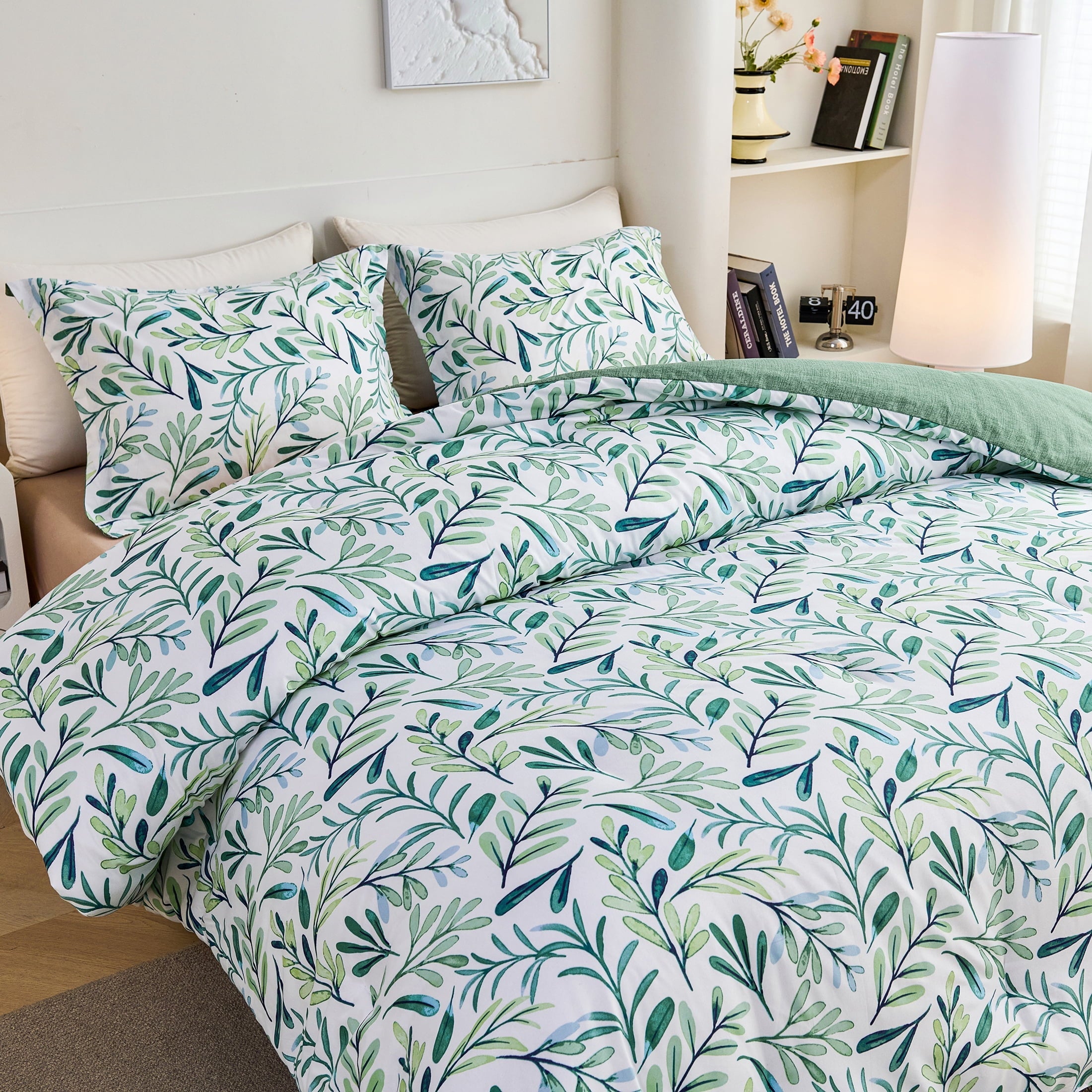 All-Season 3-Piece Floral Comforter Set King Size, Green and White Botanical, Soft Microfiber All-Season Bedding for Adults & Teens - All-Season Down Alternative Comforter Insert Detail