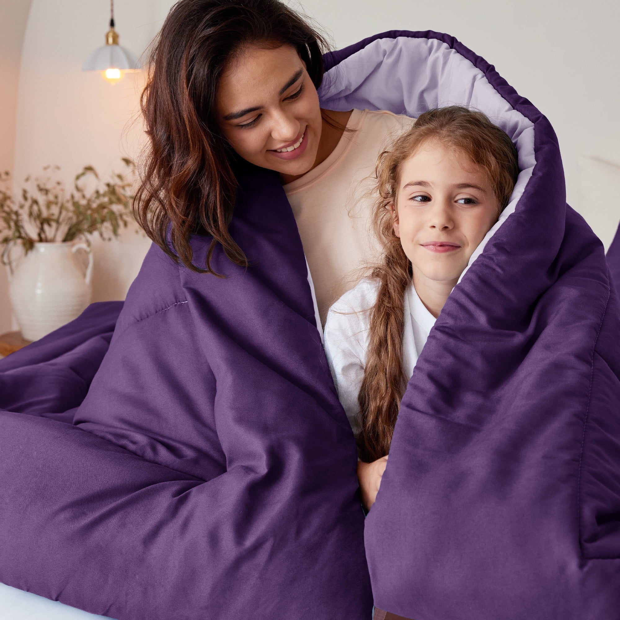 Fluffy Down Alternative Lightweight Reversible 3-Piece Comforter Set All Seasons, Down Alternative Comforter with 2 Pillow Shams, Queen Size,... - Luxurious Quilted Duvet Cover Set Detail