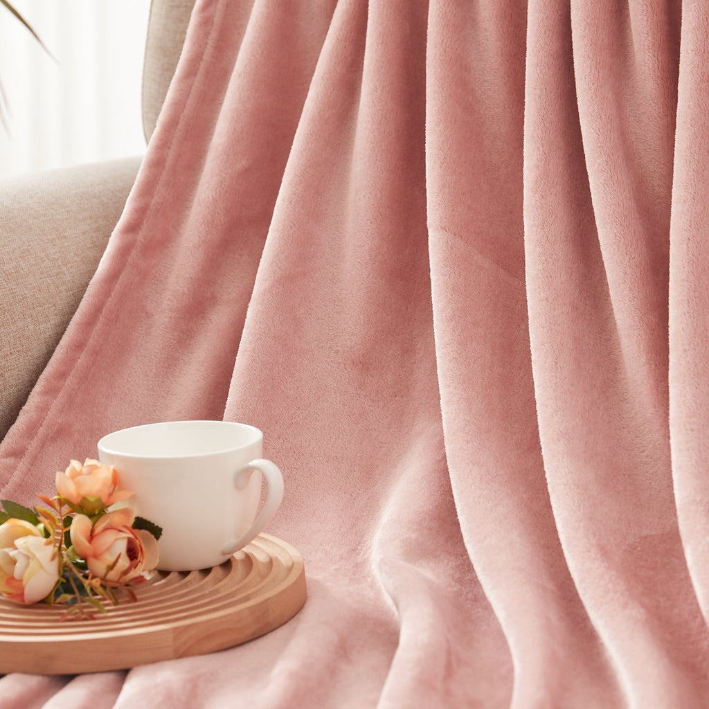 Decorative Knitted Fleece Throw Blanket for Couch, Sofa, Super Soft and Warm Blankets, Pink Throw All Season Use, Cozy, Plush, Lightweig... - Super Soft Reversible Sherpa Flannel Blanket Detail