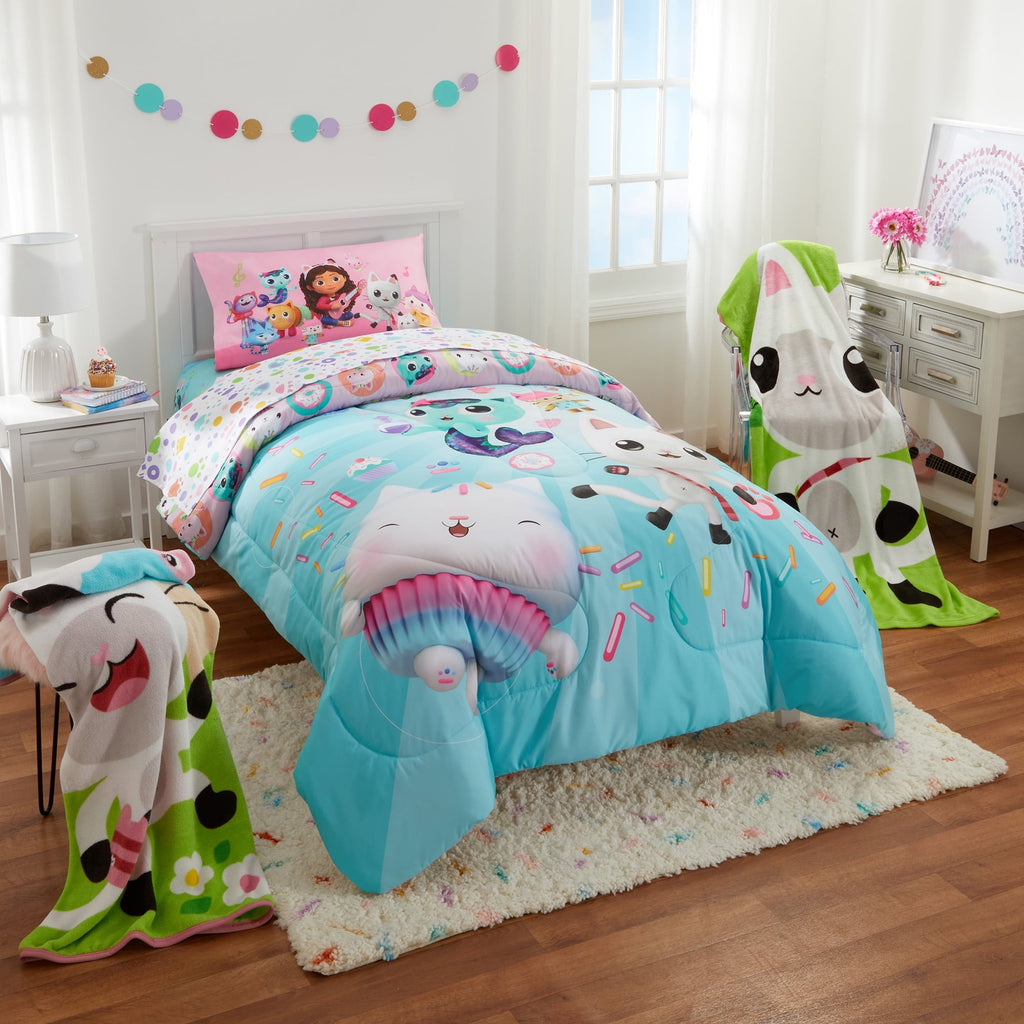 Hypoallergenic Cloud Gabby's Dollhouse Kids Comforter and Pillowcase, 2-Piece Set, Twin/Full, Reversible - Cloud-Like Soft Lightweight Bed Comforter Detail