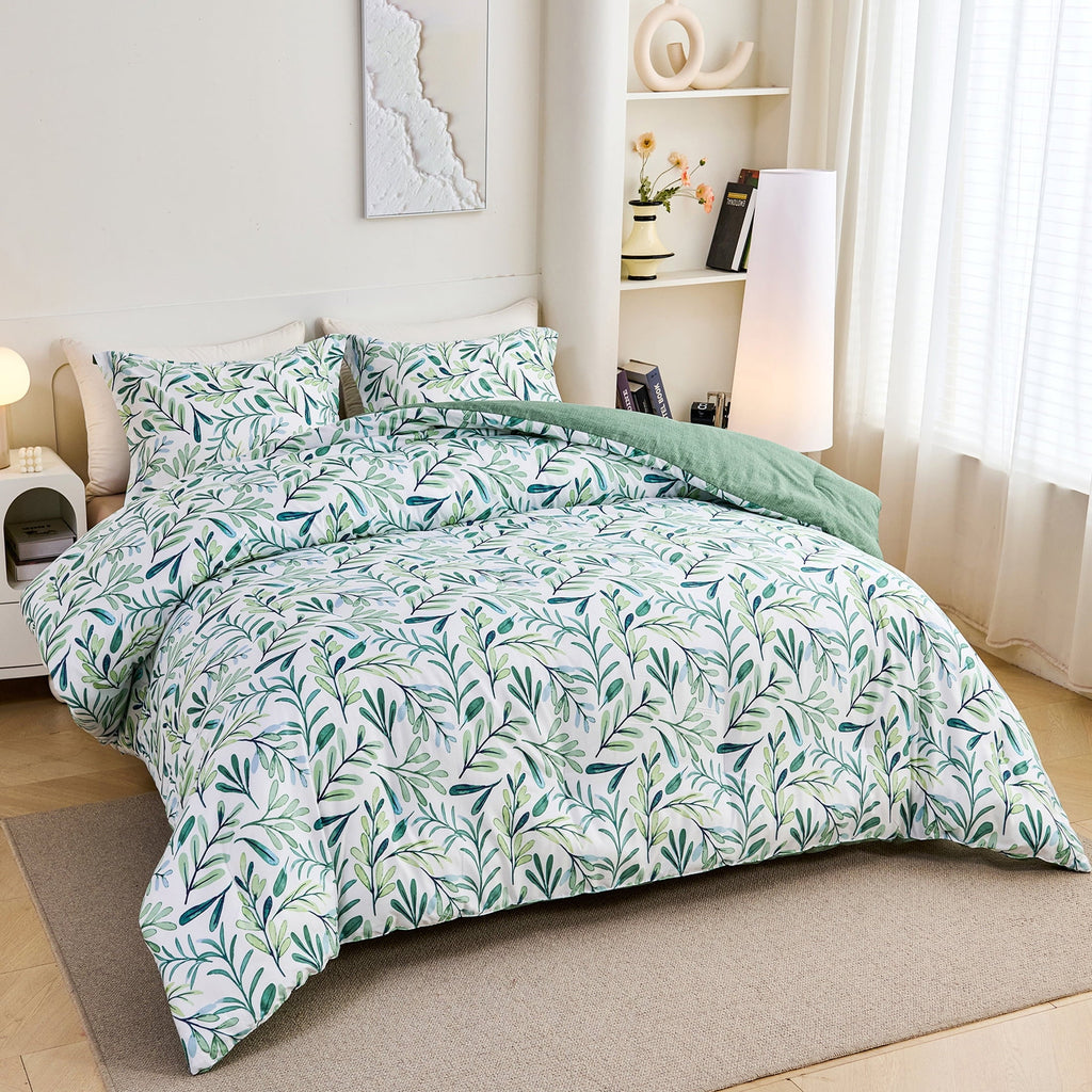 All-Season 3-Piece Floral Comforter Set King Size, Green and White Botanical, Soft Microfiber All-Season Bedding for Adults & Teens - All-Season Down Alternative Comforter Insert Detail