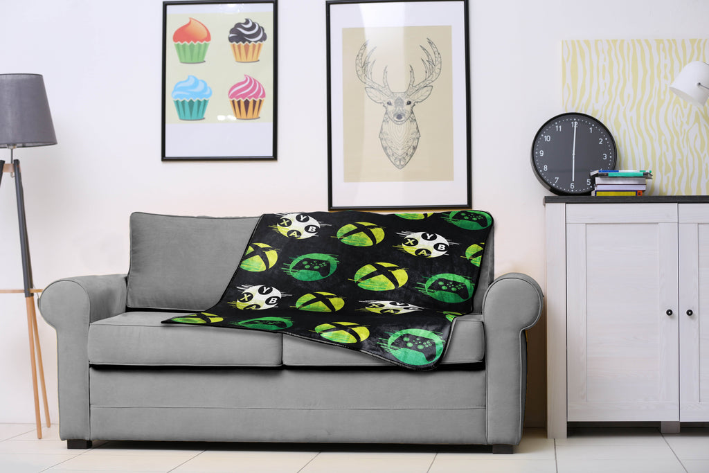Reversible Sherpa Head Glow In The Dark Kids Throw Blanket, 46 x 60, Microfiber, Black - Cozy Fleece Throw Blanket for Couch & Bed Detail