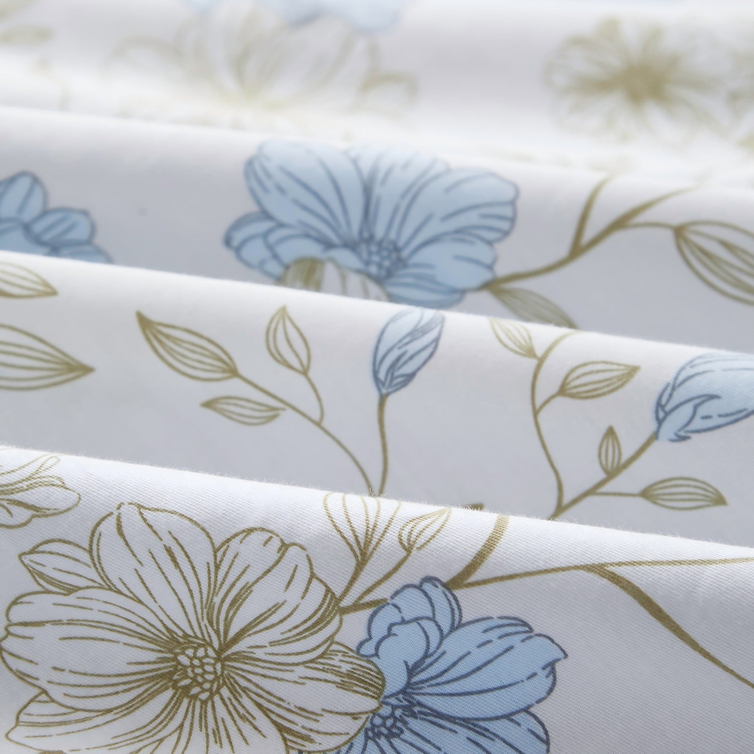 Hypoallergenic Cloud Cotton Comforter Sets Queen Size, 3 Pieces Botanical Blue Floral Reversible Bedding Sets for Adults All Season - Luxurious Quilted Duvet Cover Set Detail
