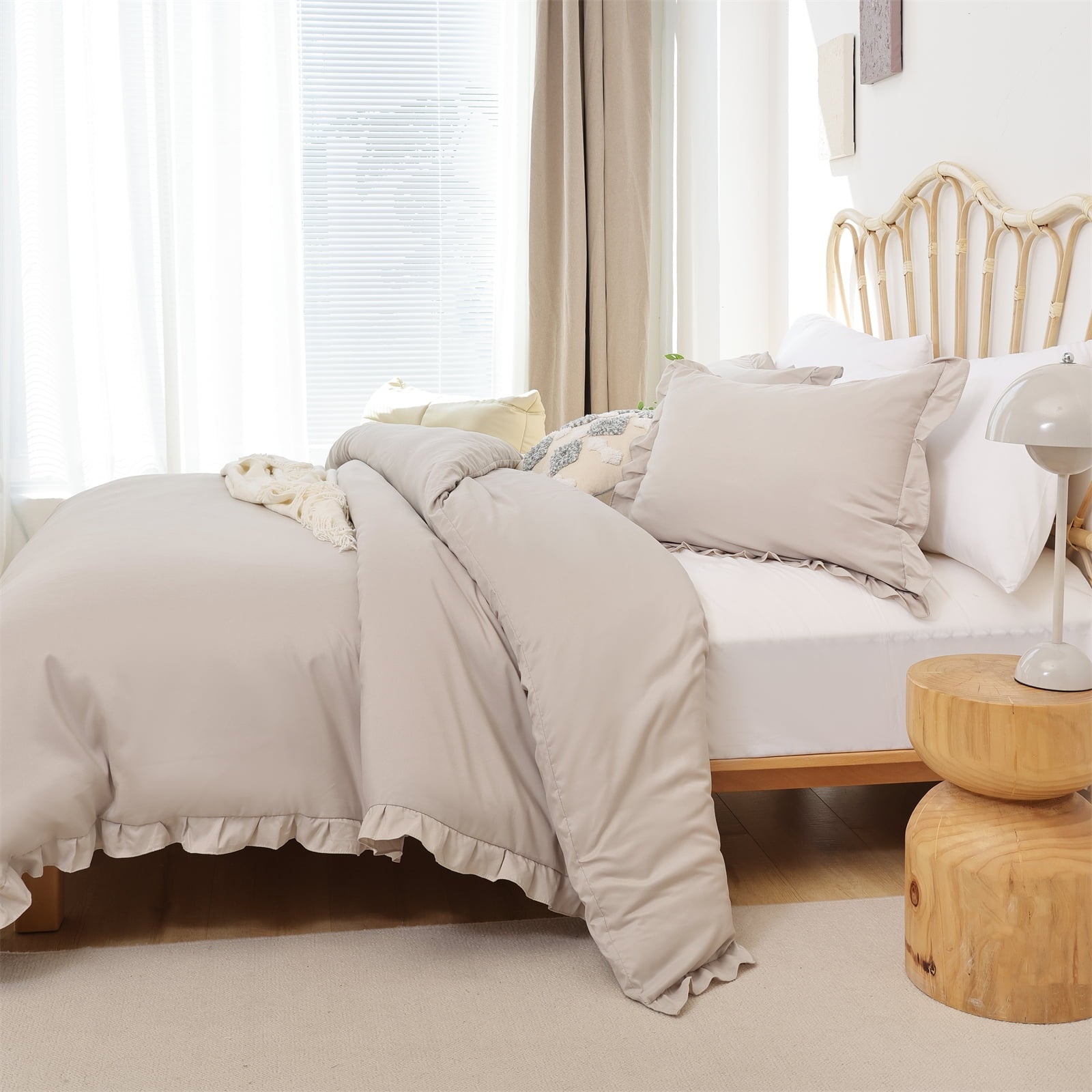 Luxurious Quilted Queen Comforter Set For Adult, 3 Piece Ruffle Oatmeal Comforter Sets All Season - Cloud-Like Soft Lightweight Bed Comforter Detail
