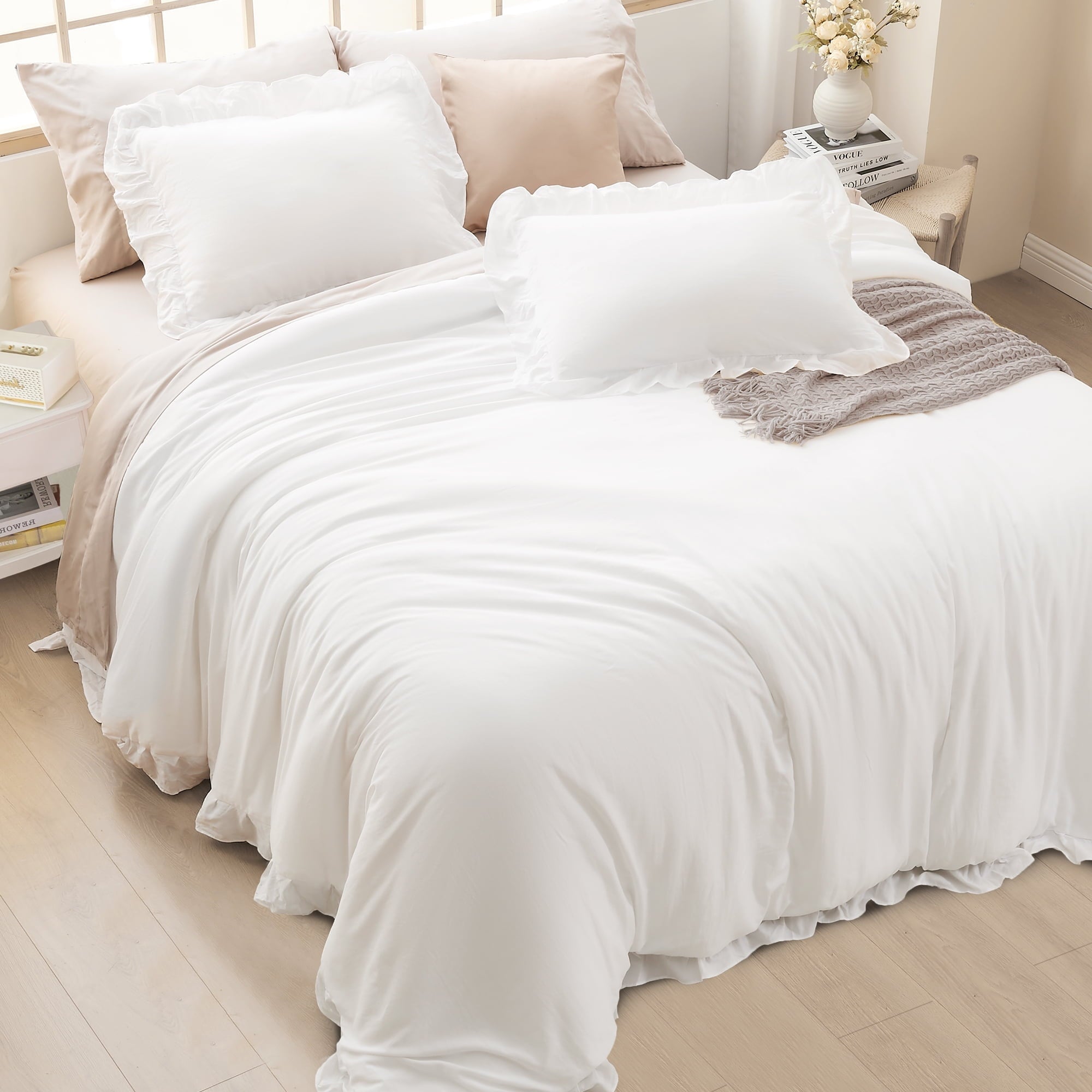 All-Season Queen Comforter Set White, 3 Pieces Soft Fluffy Farmhouse Ruffle Bedding Comforter Sets for Queen Bed, All Season Lig... - Cloud-Like Soft Lightweight Bed Comforter Detail