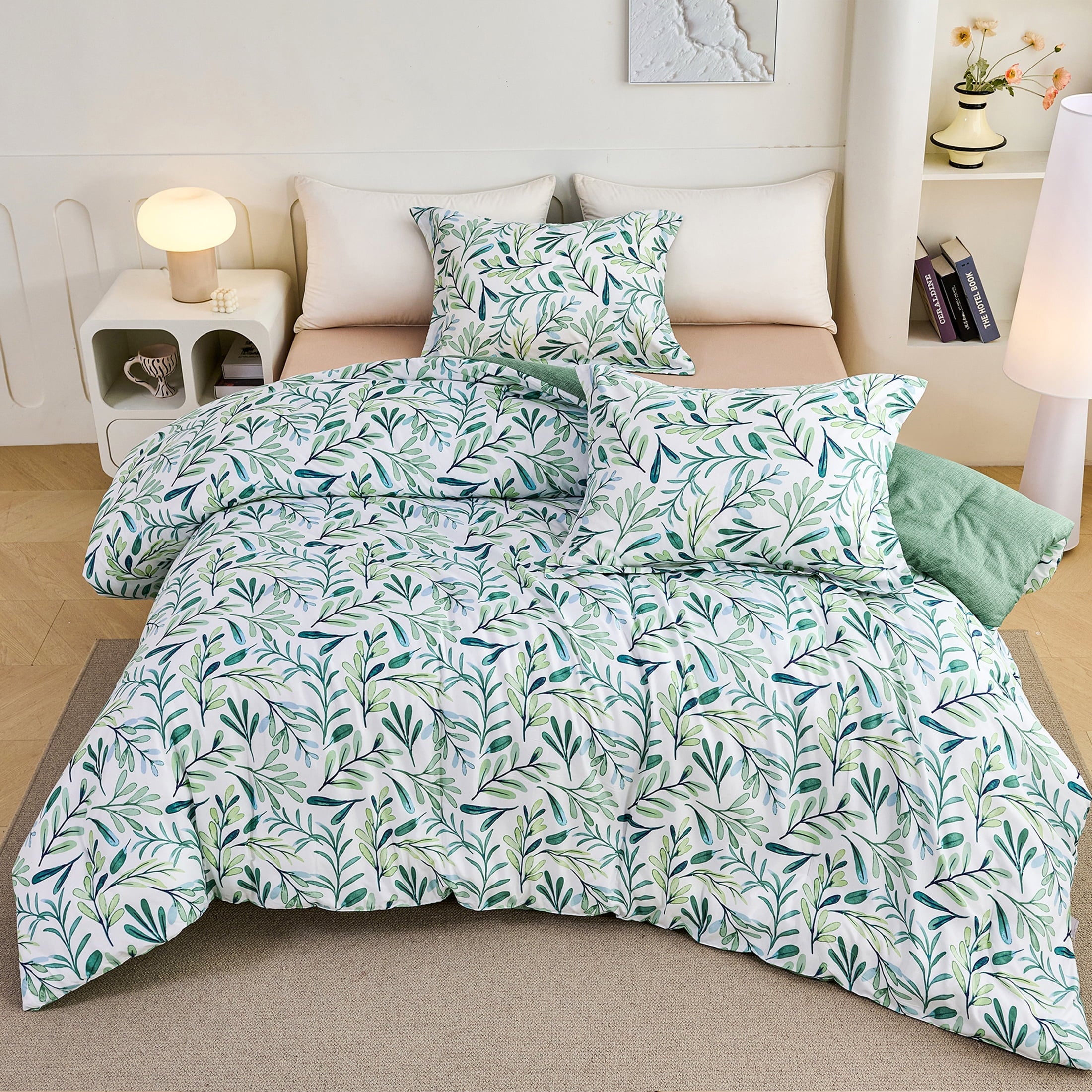 All-Season 3-Piece Floral Comforter Set King Size, Green and White Botanical, Soft Microfiber All-Season Bedding for Adults & Teens - All-Season Down Alternative Comforter Insert Detail