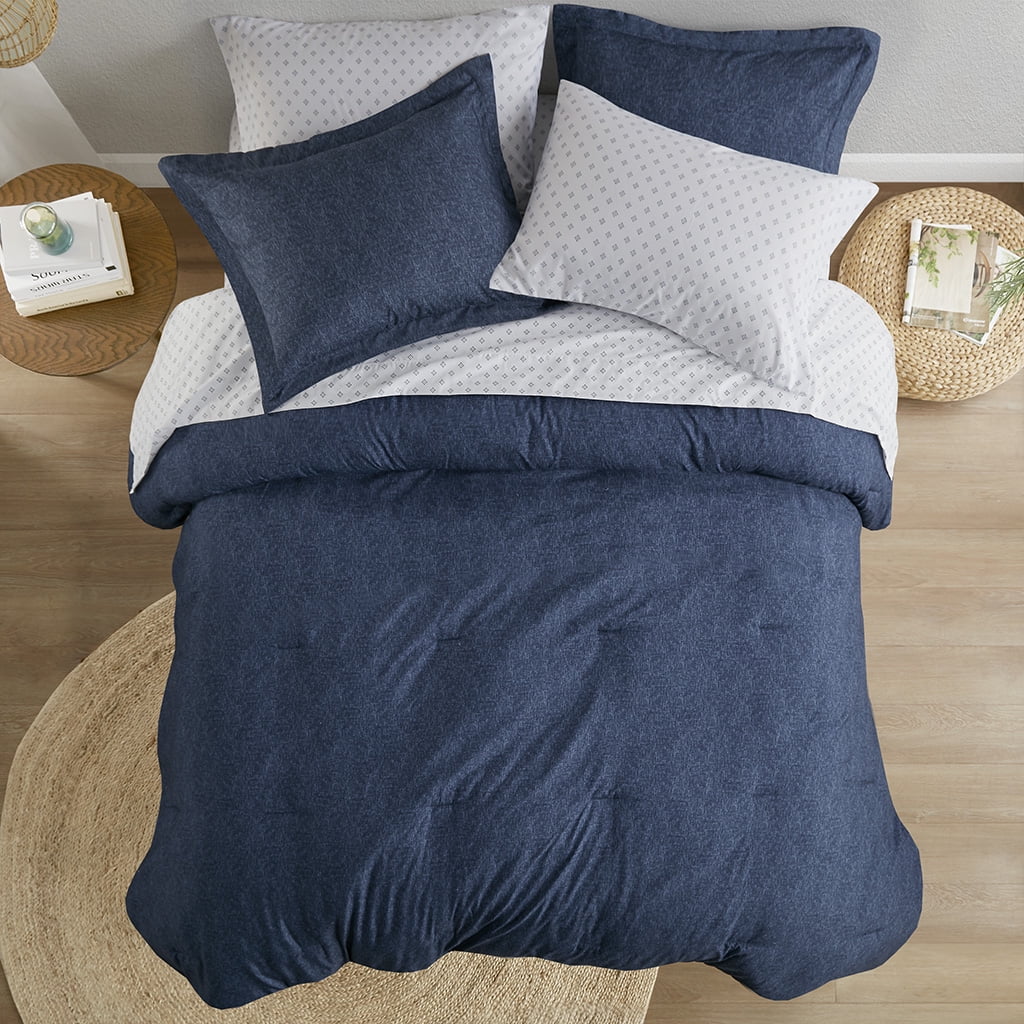 All-Season Queen Size Comforter Set, 7-Piece Reversible Bed in a Bag with Sheets, Navy - Cloud-Like Soft Lightweight Bed Comforter Detail
