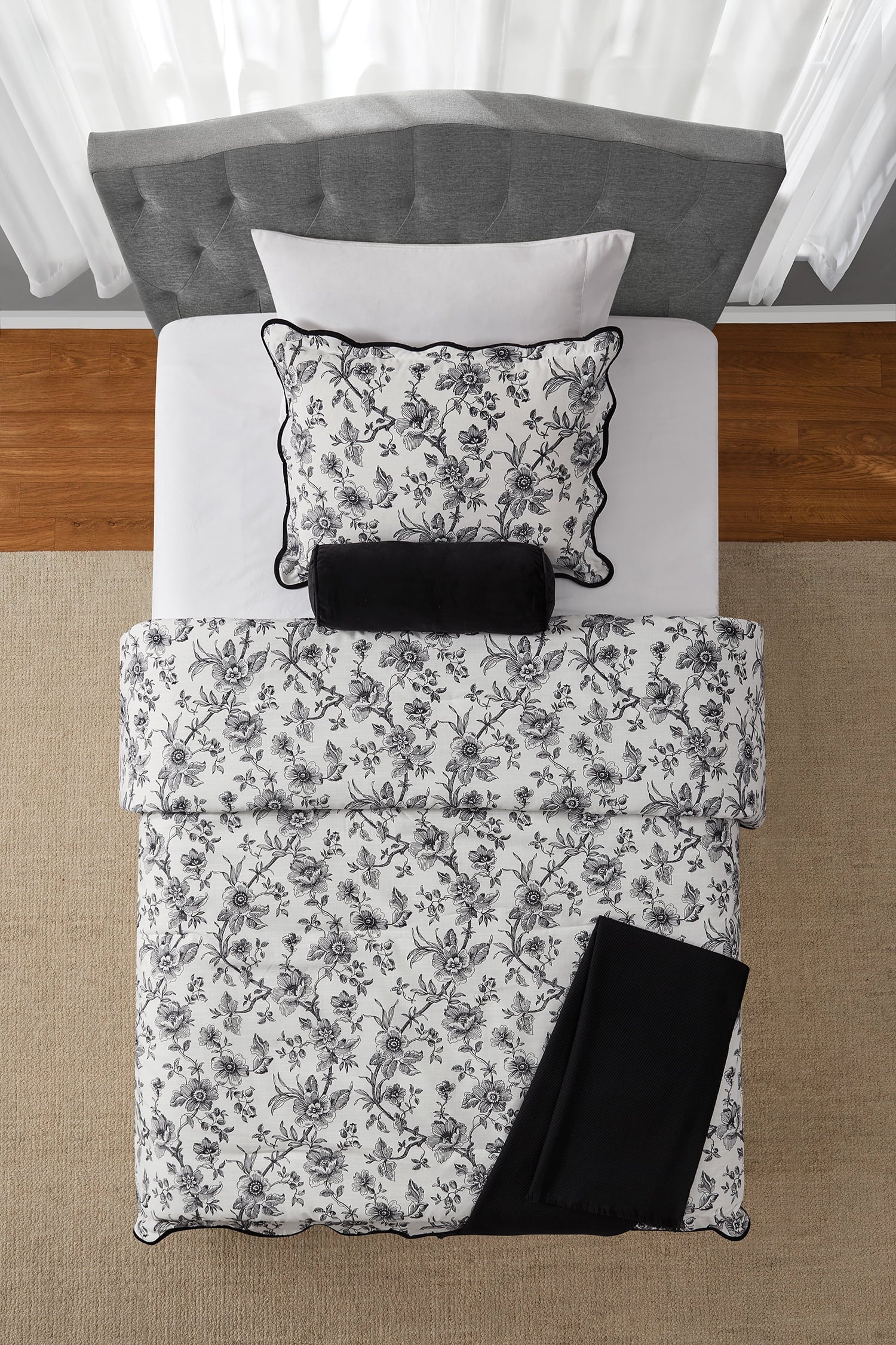 Heavyweight Warmth Floral Scallop 4-Piece White/Black Comforter Set, Twin/Twin XL - Hypoallergenic Ultra-Fluffy Quilt for Winter Detail
