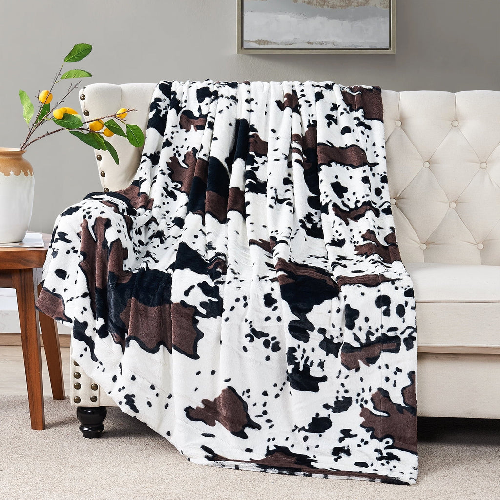 Super Soft Flannel Cow Print Double Sided Faux Fur Throw Blanket, Soft Cozy Fuzzy Black and White Throw, 50x60 inches - Lightweight Plush Warm Blanket for All Seasons Detail