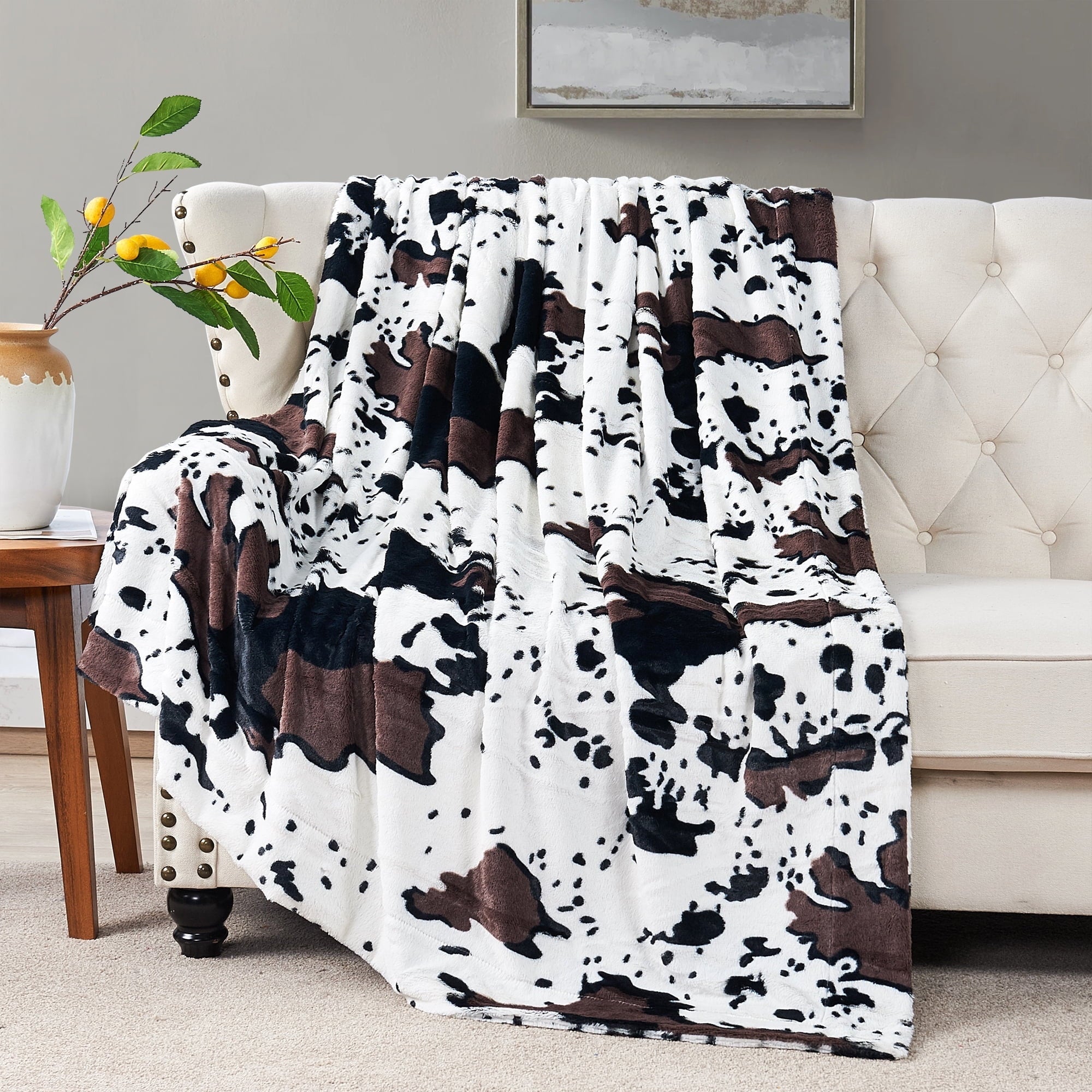 Super Soft Flannel Cow Print Double Sided Faux Fur Throw Blanket, Soft Cozy Fuzzy Black and White Throw, 50x60 inches - Lightweight Plush Warm Blanket for All Seasons Detail