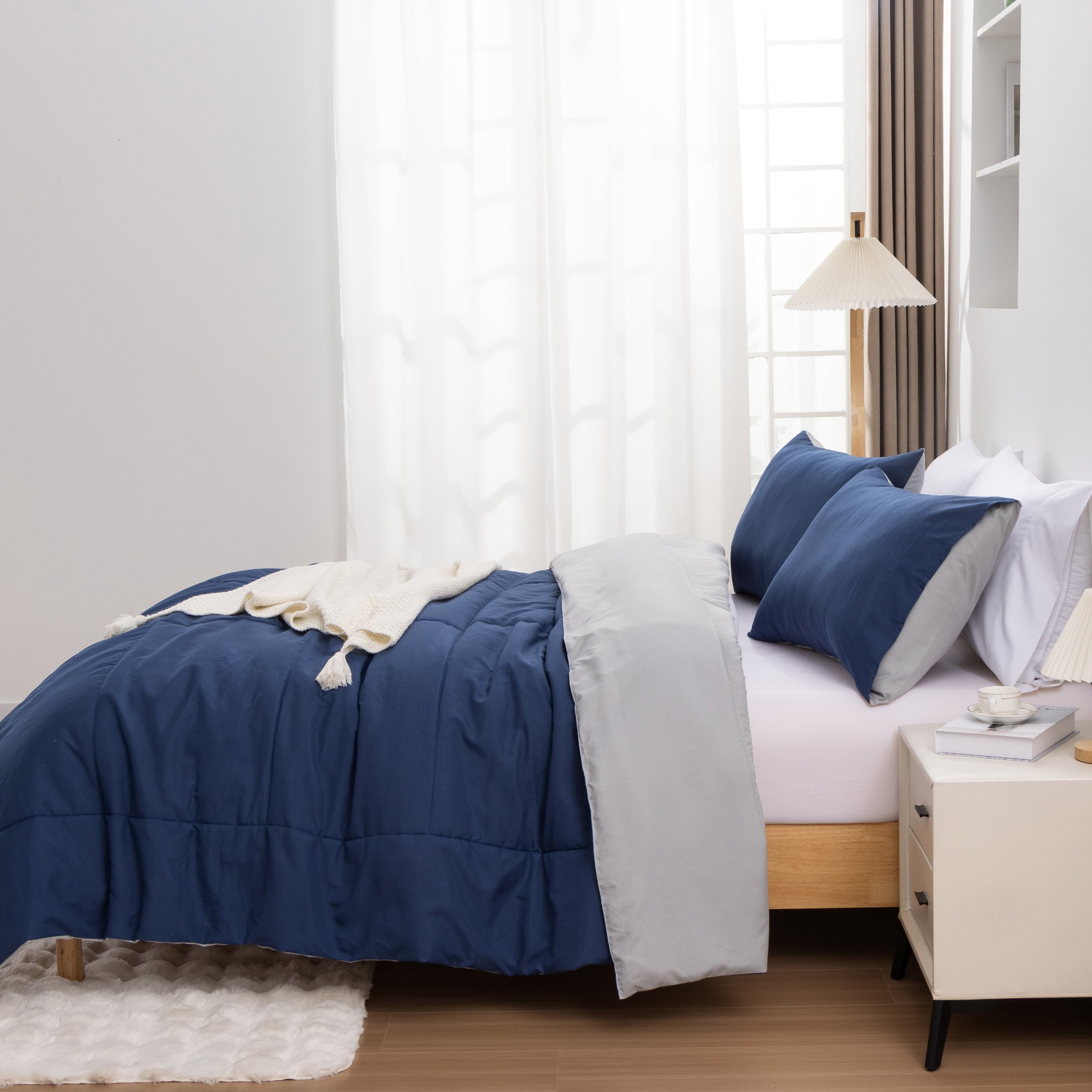 Fluffy Down Alternative Queen Comforter Set All Season Reversible Bed Set with 2 Pillow Cases 3 Pieces Bedding Sets Down Alternative Blue/Gra... - Luxurious Quilted Duvet Cover Set Detail