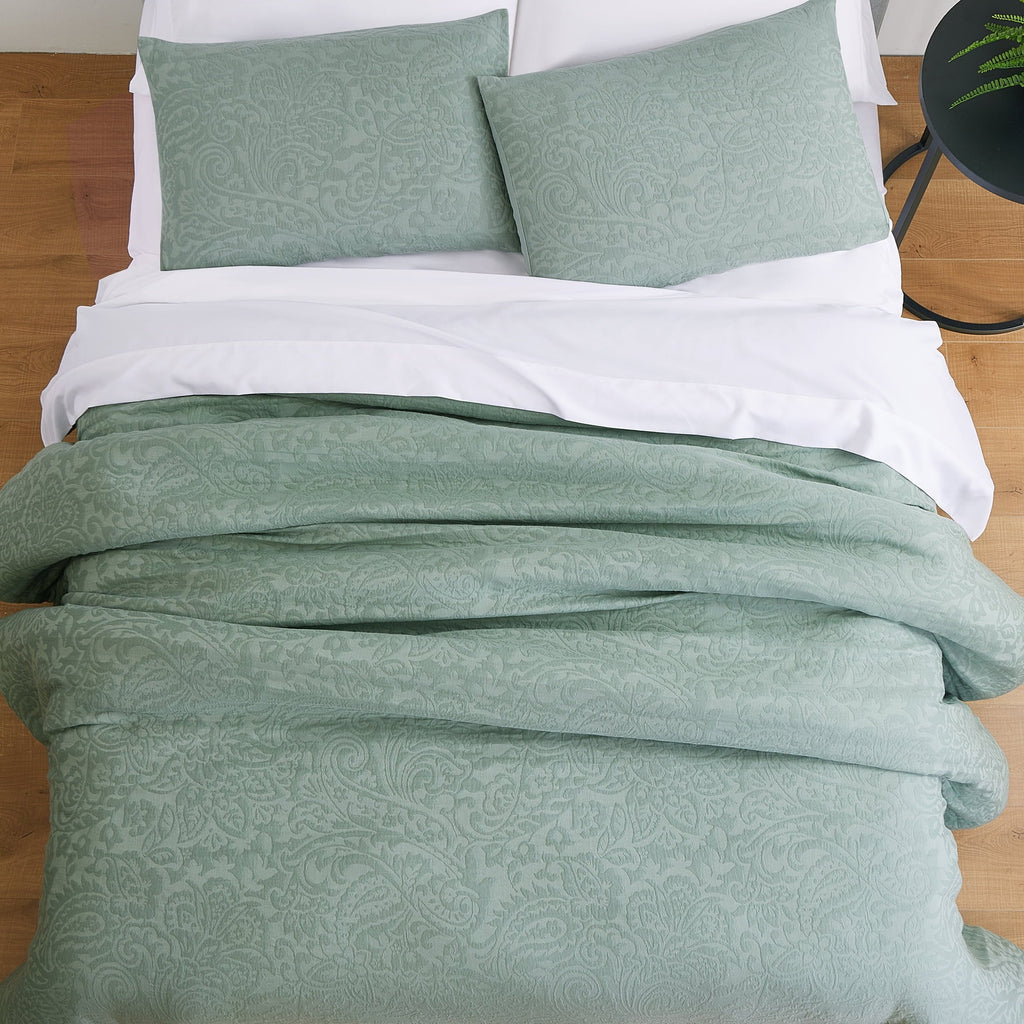 All-Season 3-Piece Sage Floral Comforter Set, Full/Queen - All-Season Down Alternative Comforter Insert Detail