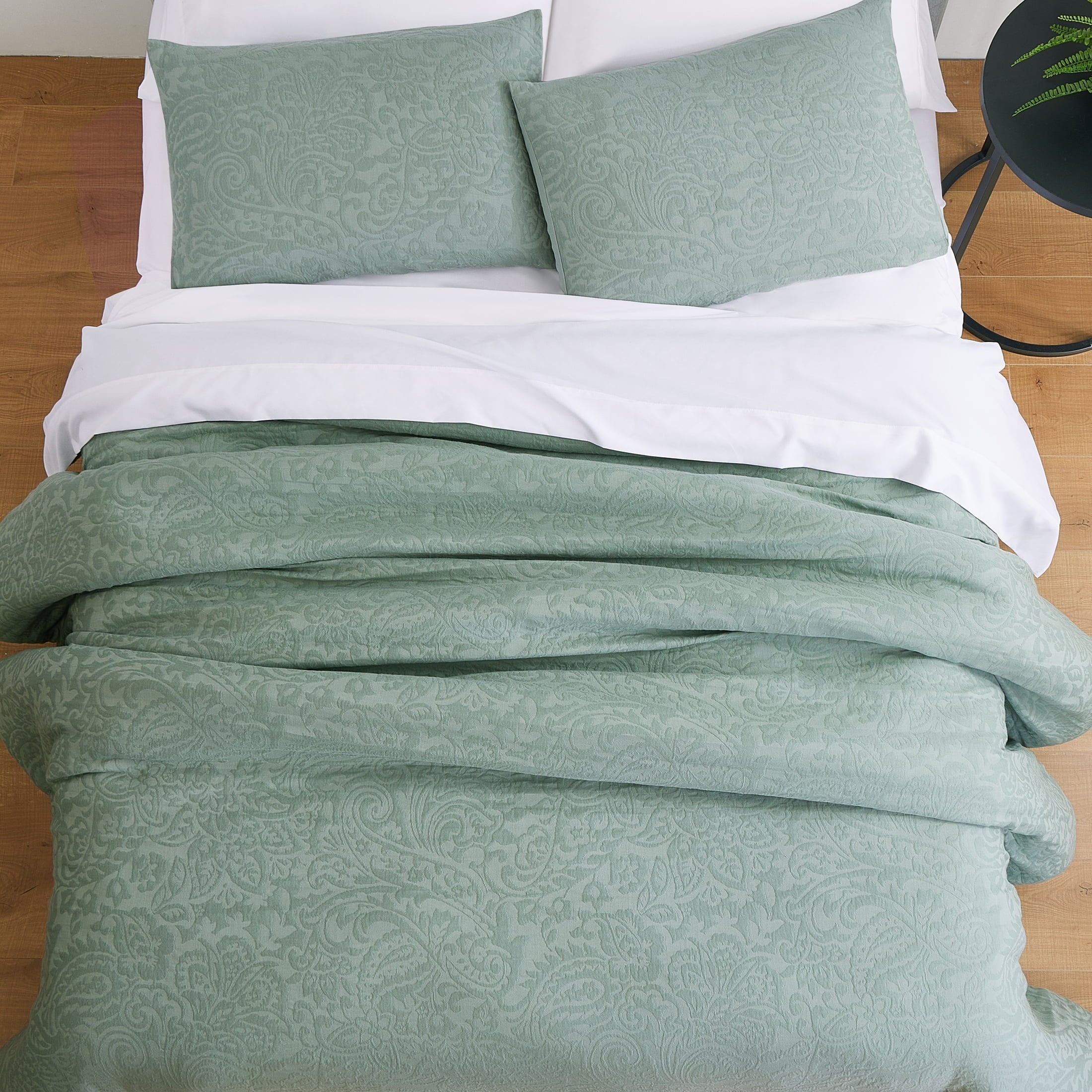 All-Season 3-Piece Sage Floral Comforter Set, Full/Queen - All-Season Down Alternative Comforter Insert Detail