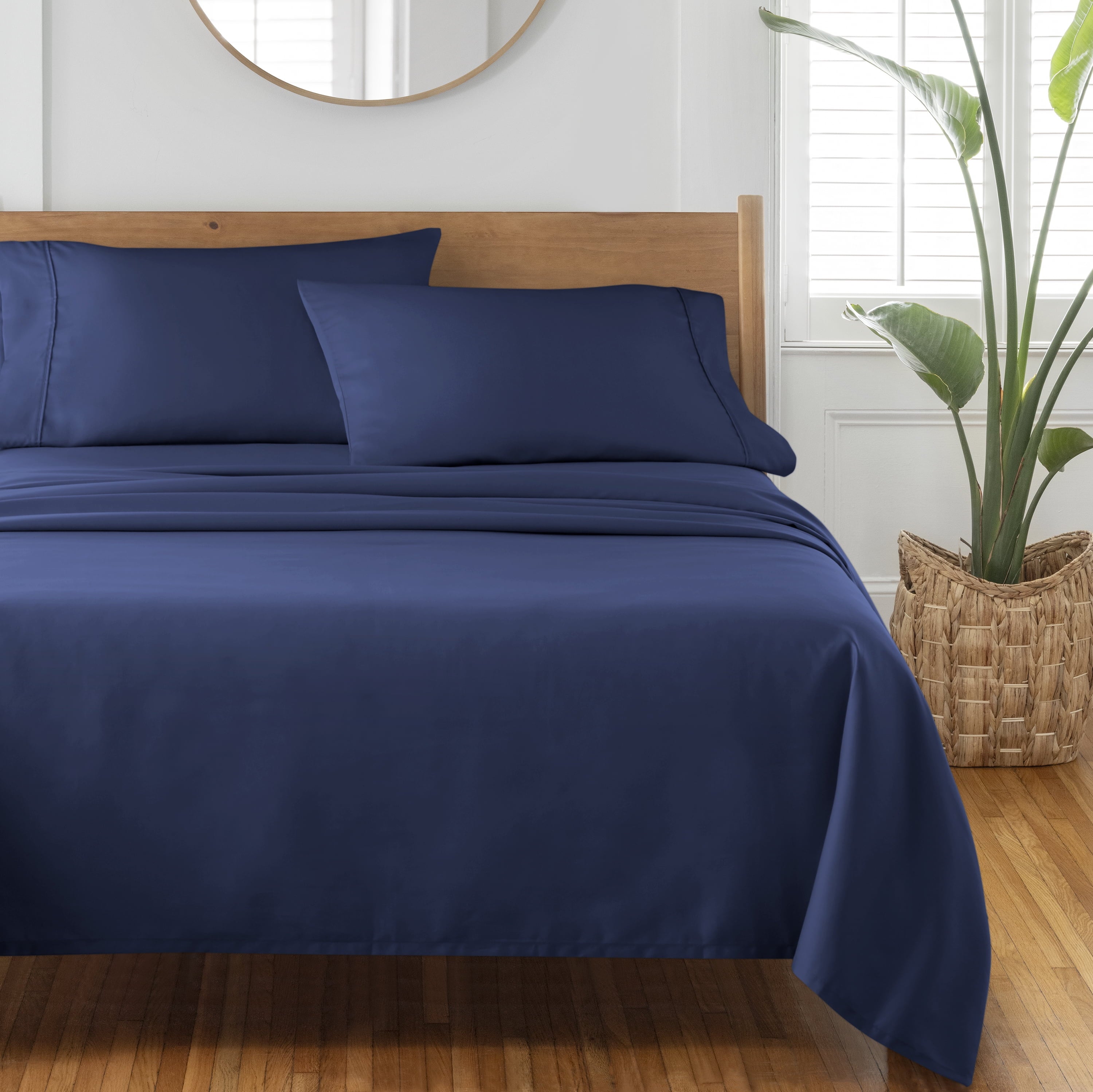 Ultra-Soft 4-Piece 300 Thread Count Blue Cove Cotton Sateen Bed Sheet Set, Queen - Breathable Egyptian Cotton Flat & Fitted Sheets Detail