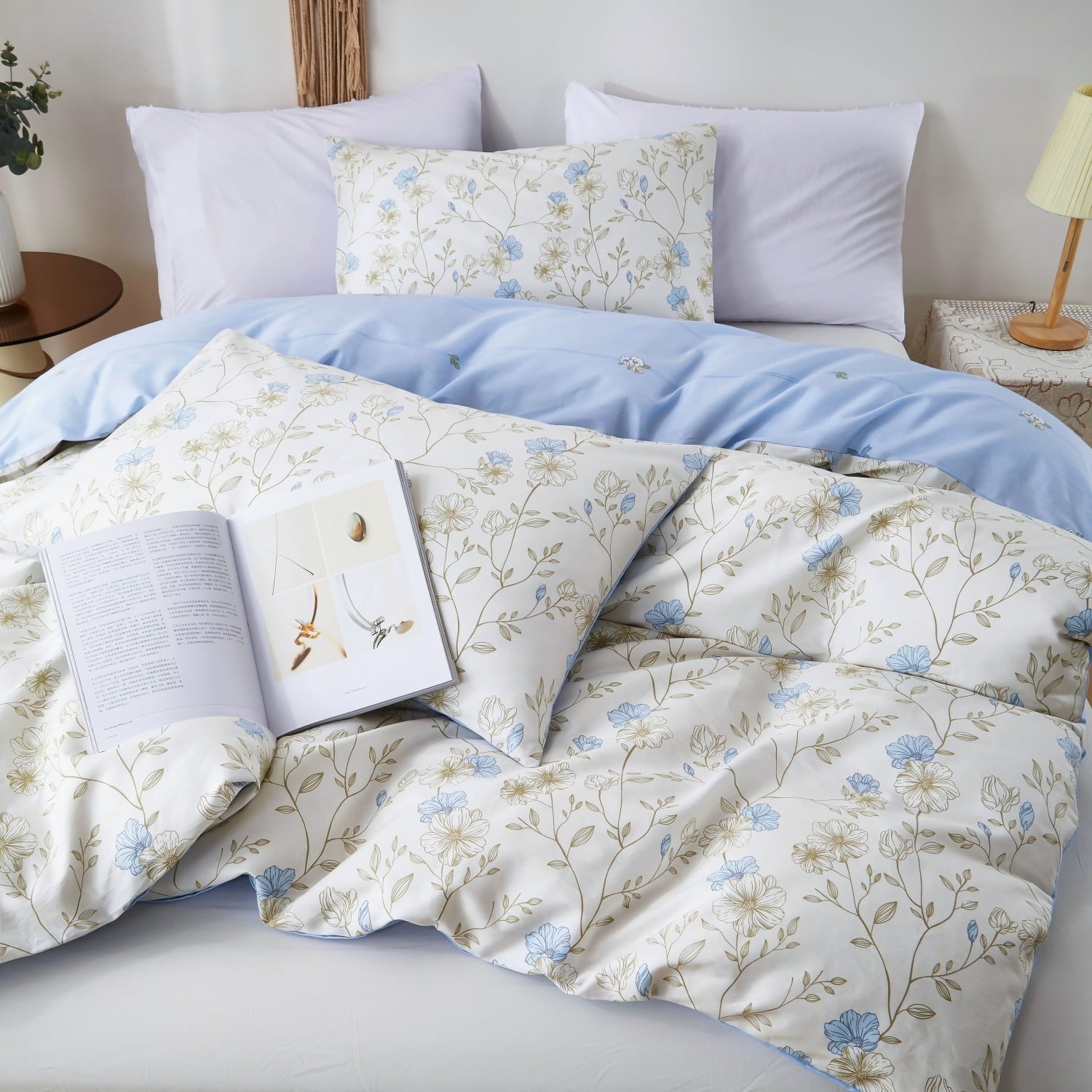 Hypoallergenic Cloud Cotton Comforter Sets Queen Size, 3 Pieces Botanical Blue Floral Reversible Bedding Sets for Adults All Season - Luxurious Quilted Duvet Cover Set Detail