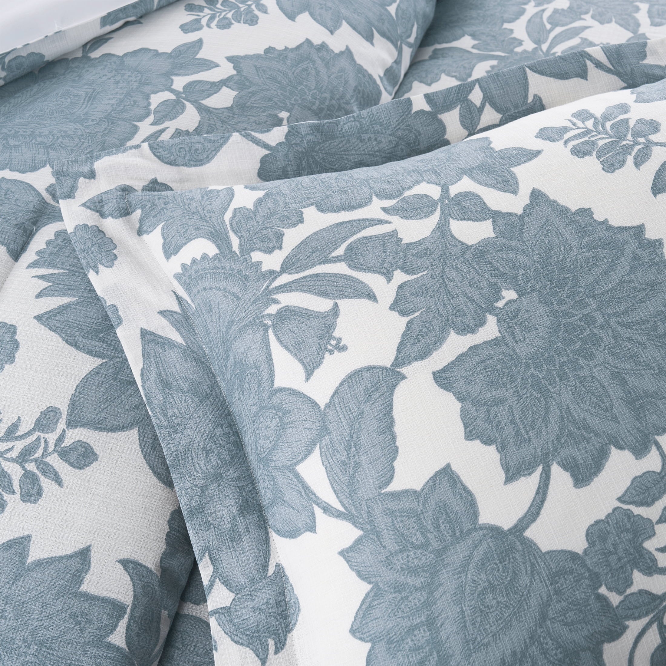 Fluffy Down Alternative Veronica 3-Piece Blue Floral Cotton Slub Comforter Set, King - Hypoallergenic Ultra-Fluffy Quilt for Winter Detail