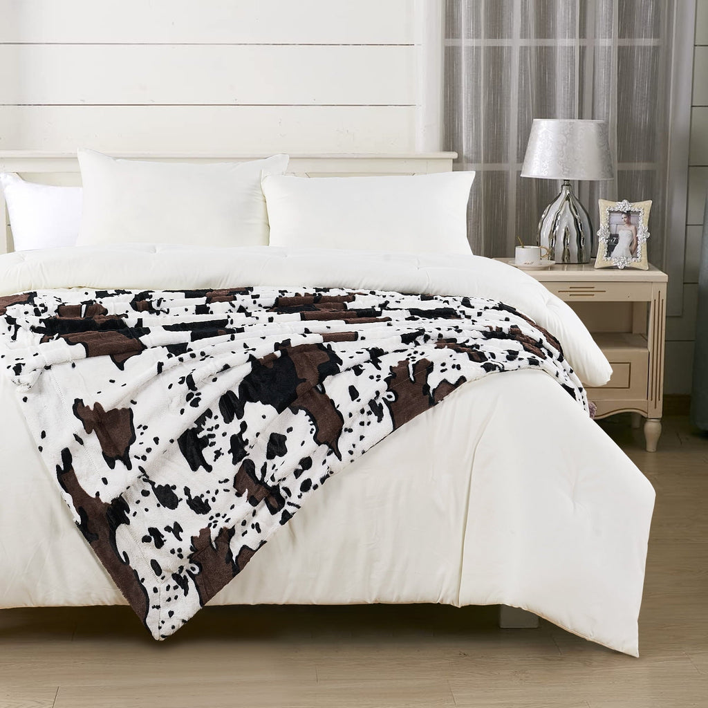 Super Soft Flannel Cow Print Double Sided Faux Fur Throw Blanket, Soft Cozy Fuzzy Black and White Throw, 50x60 inches - Lightweight Plush Warm Blanket for All Seasons Detail