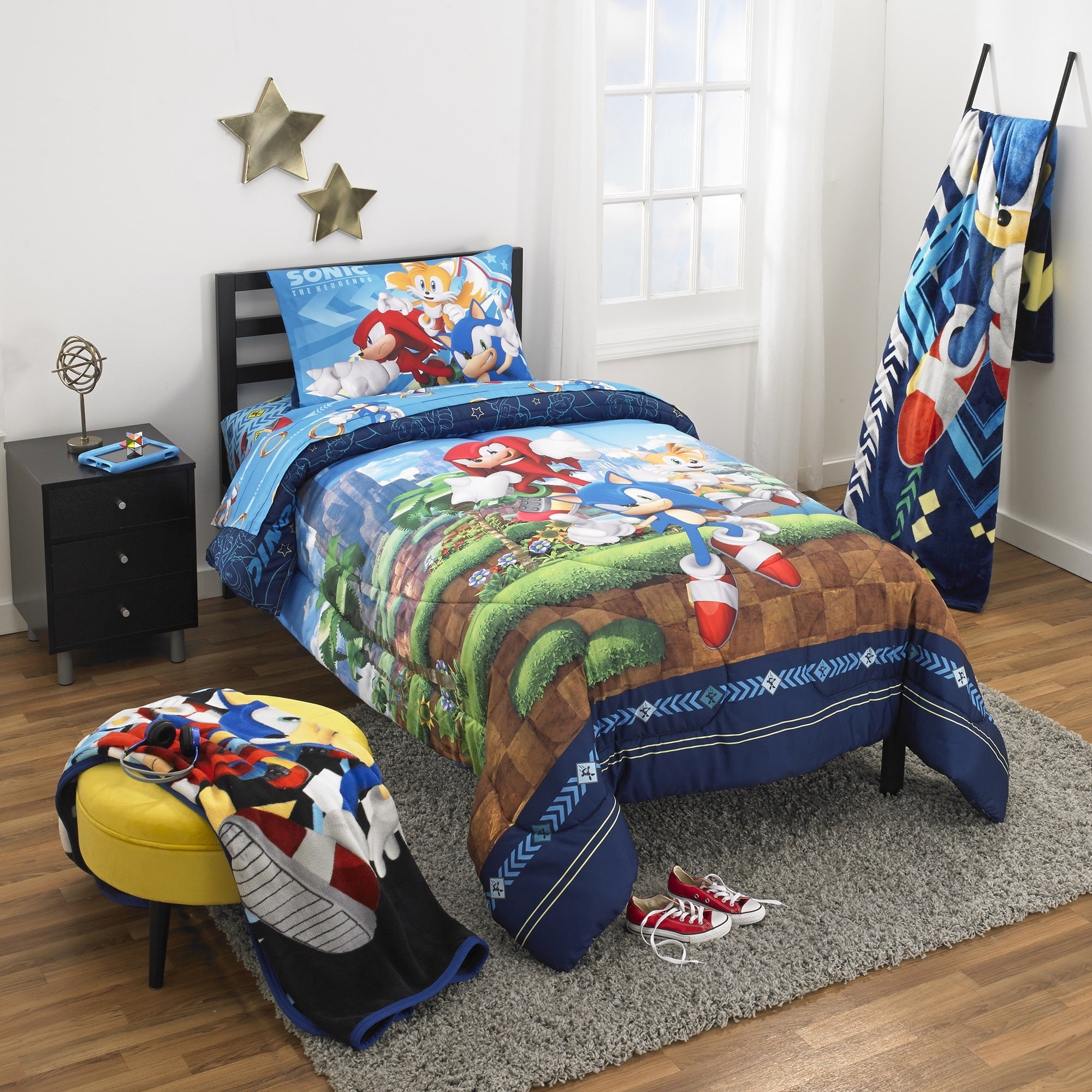 All-Season Sonic the Hedgehog Kids 2 Piece Blue Green Reversible Comforter and Pillowcase set, Twin/full - All-Season Down Alternative Comforter Insert Detail