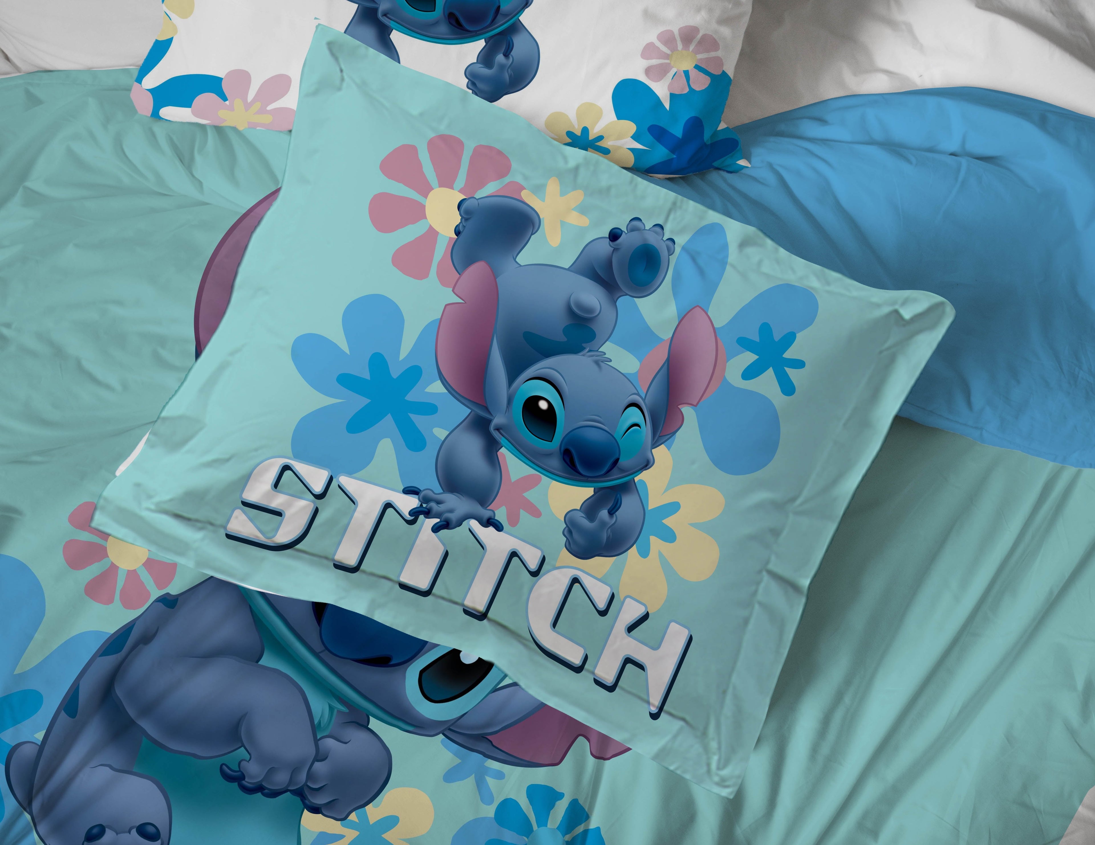 Hypoallergenic Cloud Lilo and Stitch Sweet Stitch 5 Piece Twin Size Kids Comforter Set with Sham - Super Soft Bed Set for Kids - Luxurious Quilted Duvet Cover Set Detail