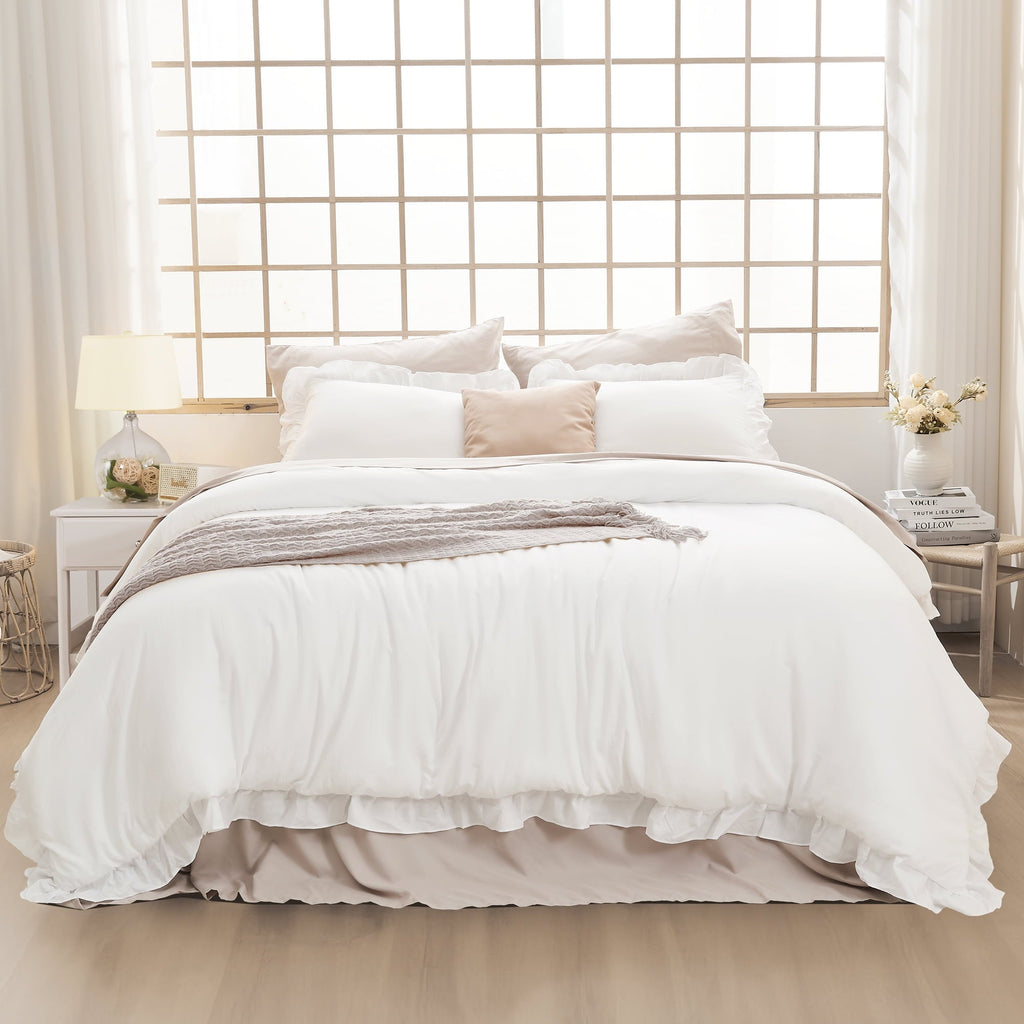 All-Season Queen Comforter Set White, 3 Pieces Soft Fluffy Farmhouse Ruffle Bedding Comforter Sets for Queen Bed, All Season Lig... - Cloud-Like Soft Lightweight Bed Comforter Detail