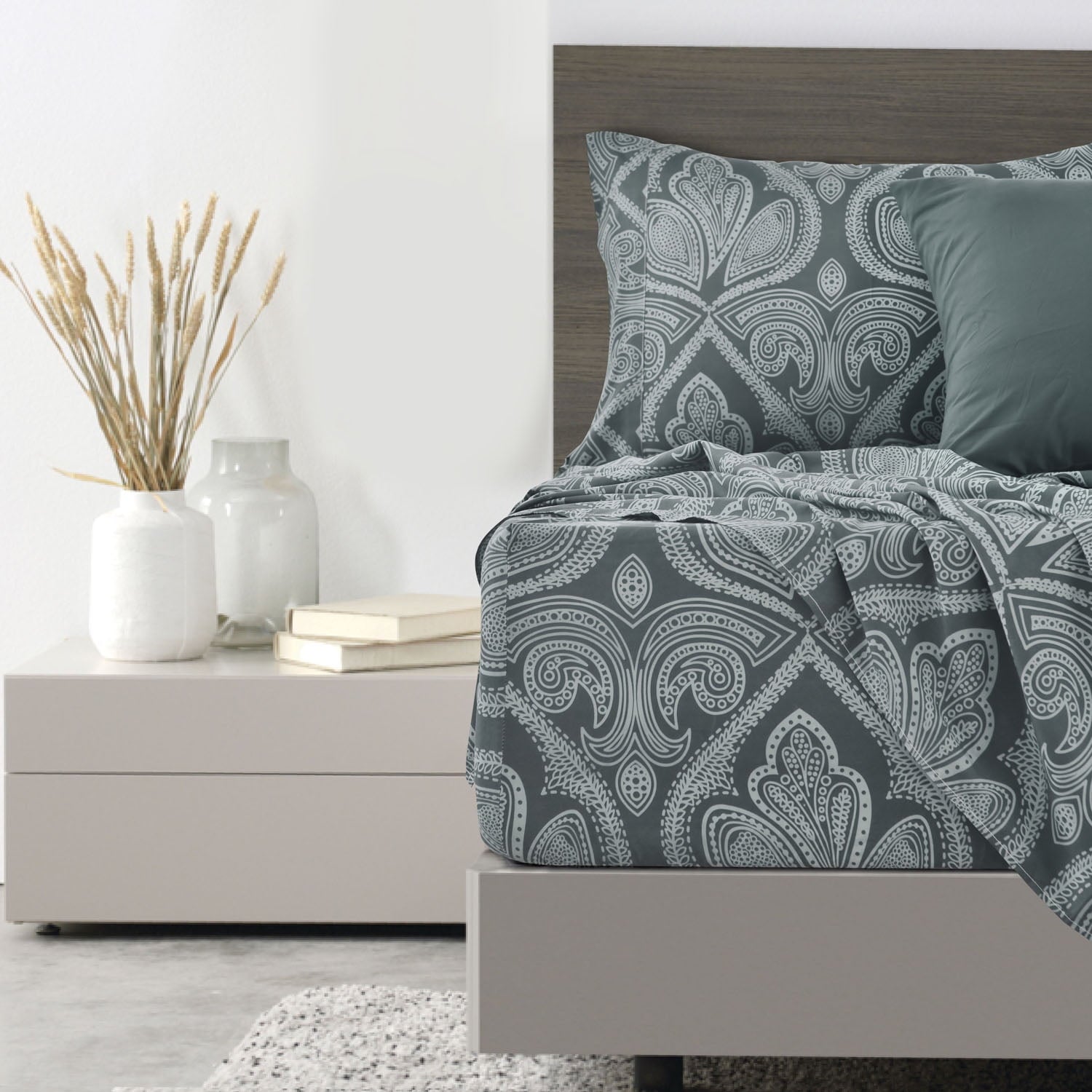 Breathable Luxury Queen Bed Sheets Set - 6 Piece Brushed Microfiber Bed Sheet - Shrinkage and Fade Resistant - (Queen, Grey) - Cooling Hotel Quality Bedding Sheets and Pillowcases Detail