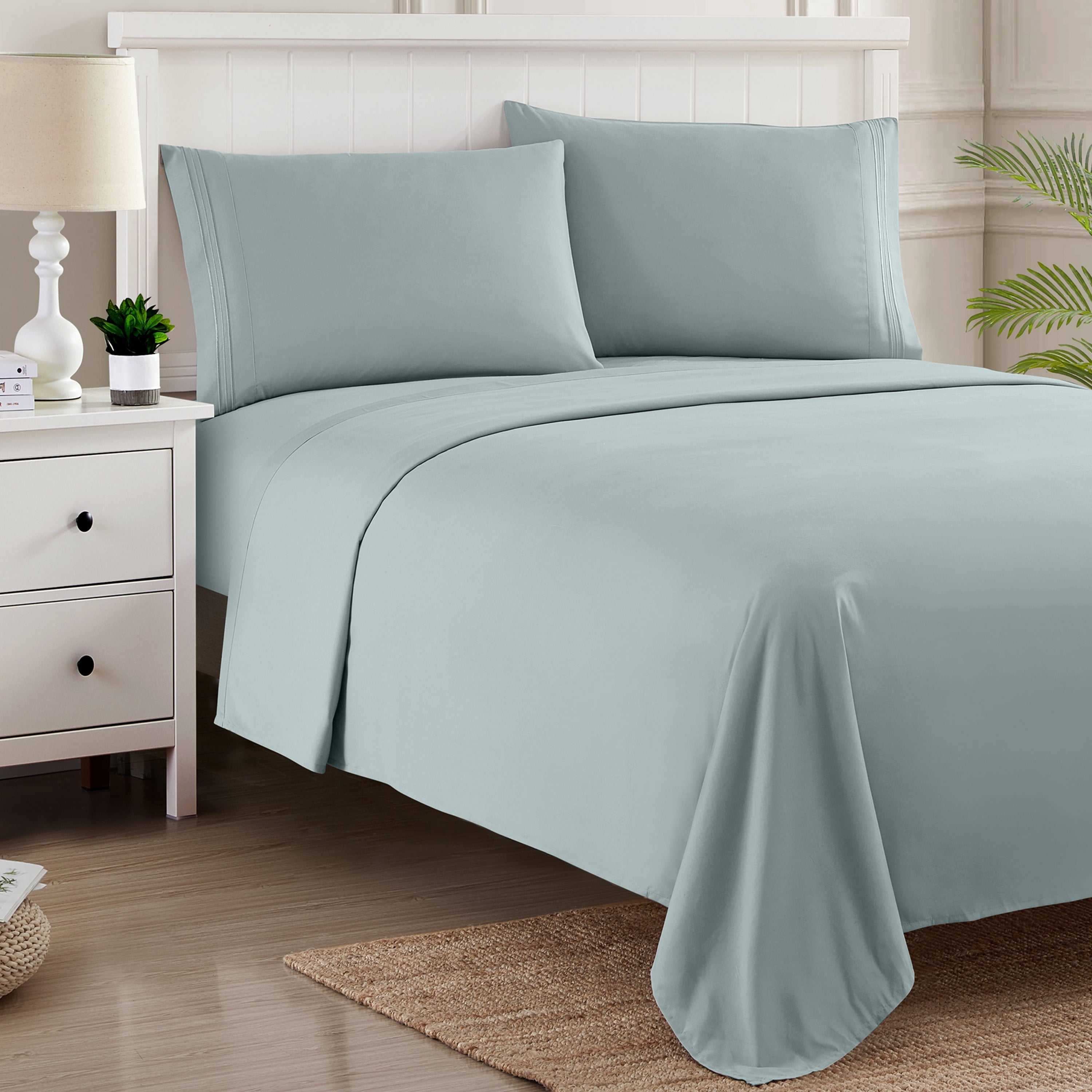 Ultra-Soft 1800 Series Classic 4-Piece 1800 Thread Count 100 GSM Bed Sheet, Queen - Premium Ultra-Soft Pillowcase Pair for Sleeping Detail