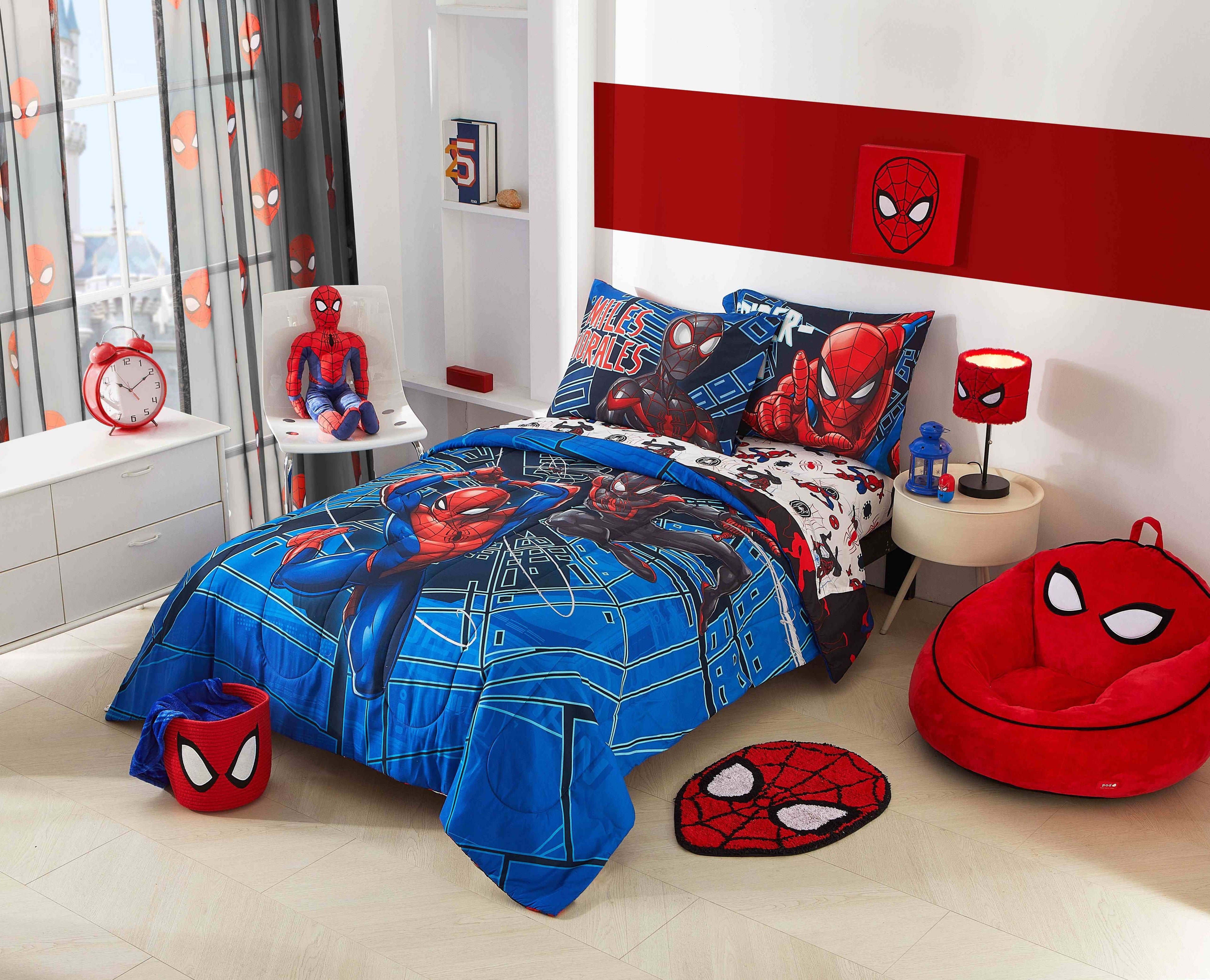 All-Season Spiderman Techno City Kids 2 Piece Blue Reversible Comforter and Pillowcase Set, Twin/Full - All-Season Down Alternative Comforter Insert Detail