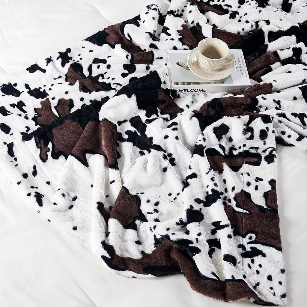 Super Soft Flannel Cow Print Double Sided Faux Fur Throw Blanket, Soft Cozy Fuzzy Black and White Throw, 50x60 inches - Lightweight Plush Warm Blanket for All Seasons Detail