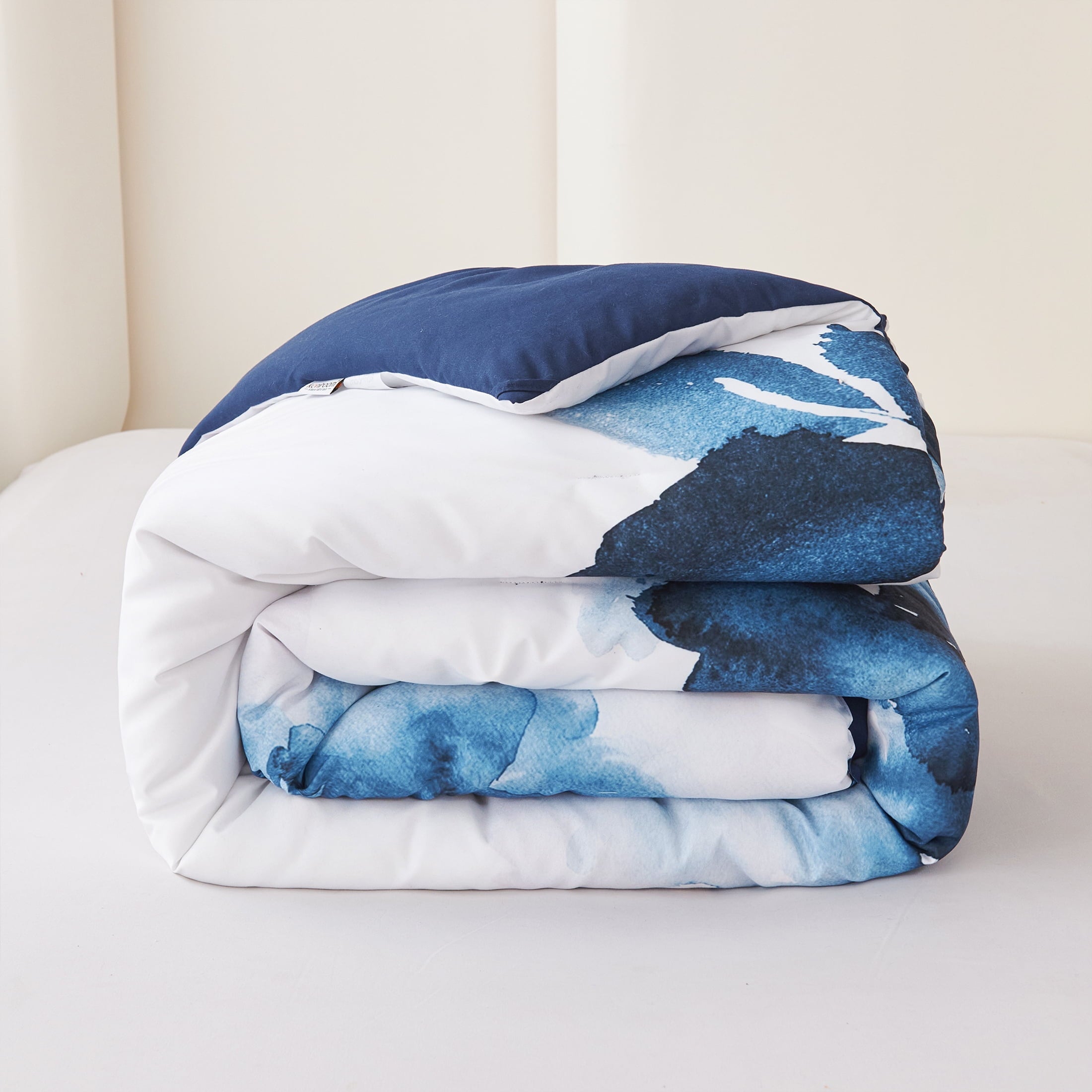Fluffy Down Alternative 3 Pieces Blue and White Floral Comforter Set King Size, Flower Bedding with Watercolor Flowers Pattern for Women, Rev... - Cloud-Like Soft Lightweight Bed Comforter Detail