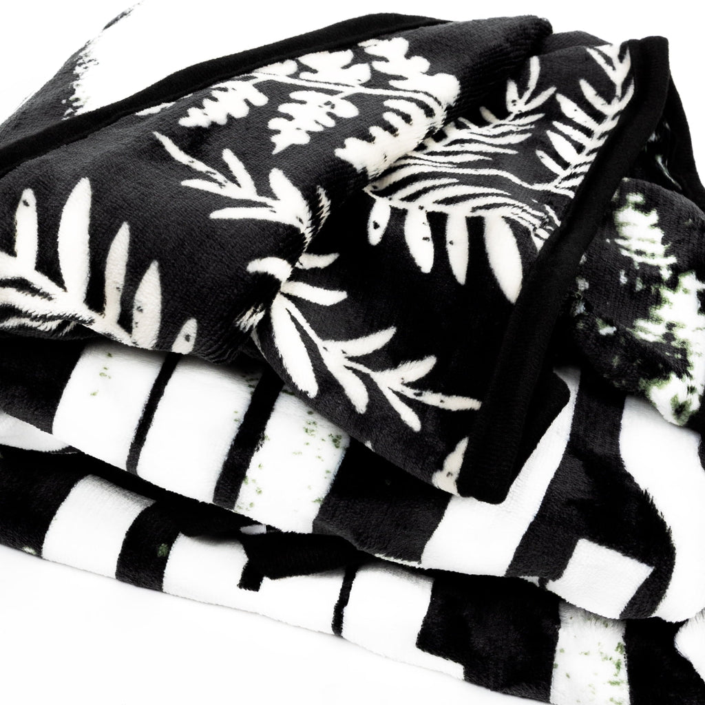 Decorative Knitted Black and White Polyester Throw Blanket, 50" X 60" - Lightweight Plush Warm Blanket for All Seasons Detail