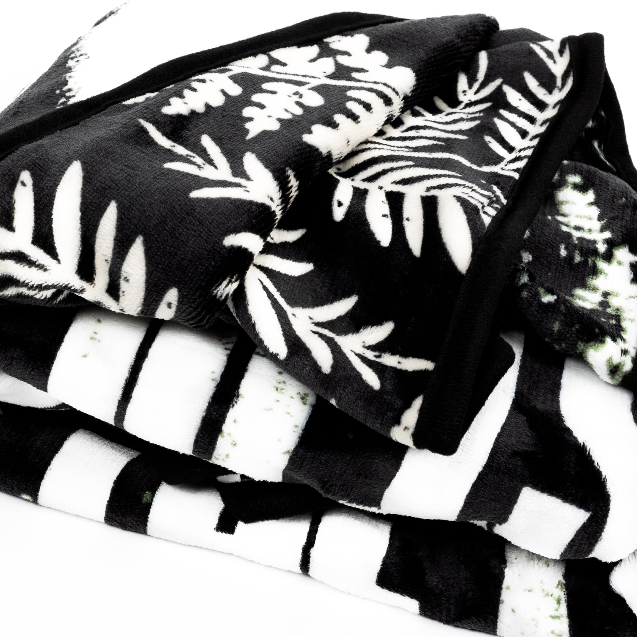 Decorative Knitted Black and White Polyester Throw Blanket, 50" X 60" - Lightweight Plush Warm Blanket for All Seasons Detail