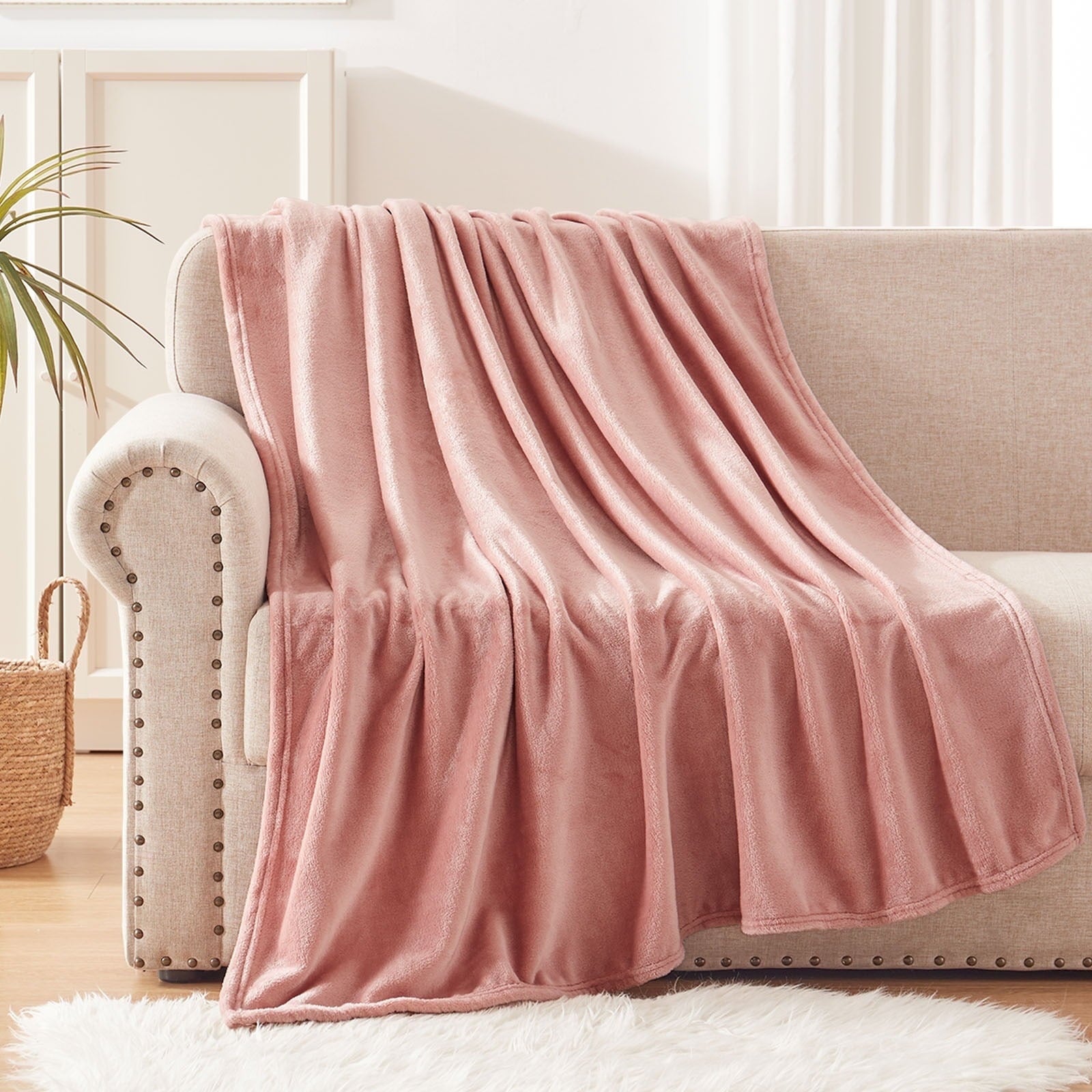 Decorative Knitted Fleece Throw Blanket for Couch, Sofa, Super Soft and Warm Blankets, Pink Throw All Season Use, Cozy, Plush, Lightweig... - Super Soft Reversible Sherpa Flannel Blanket Detail