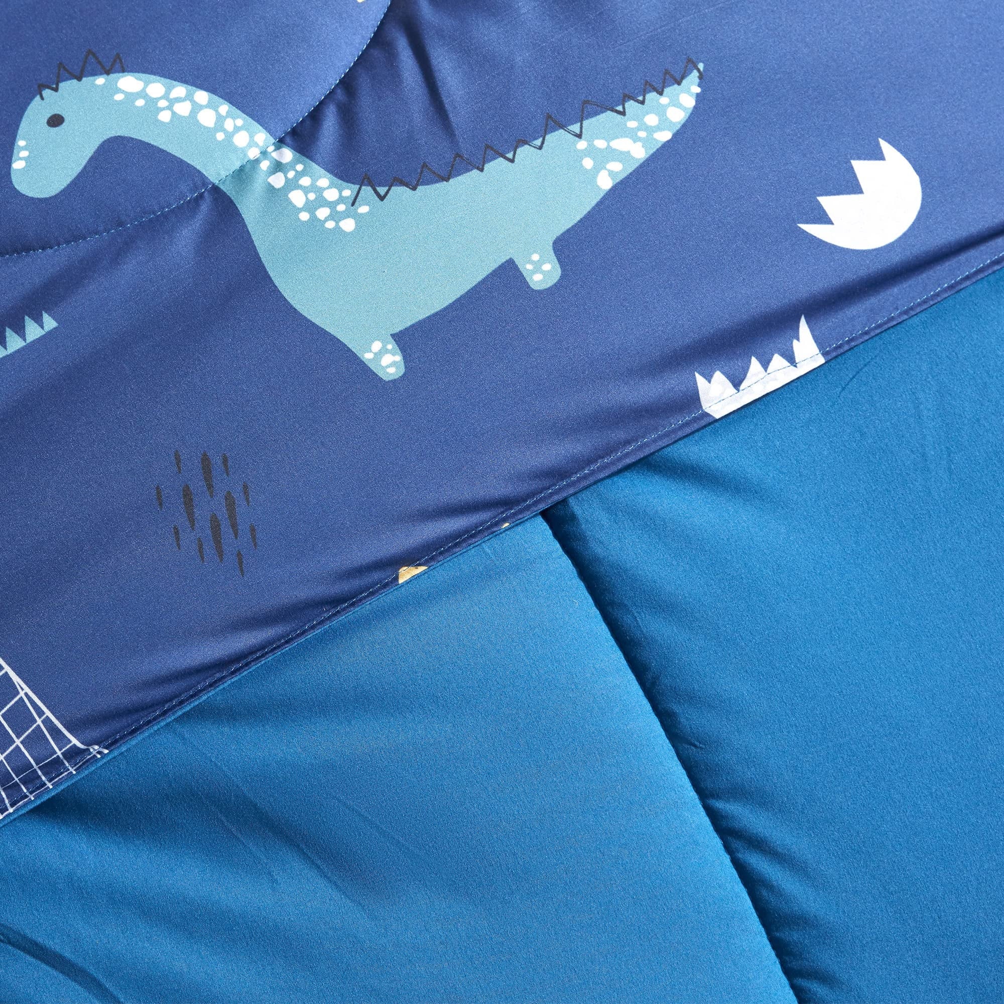 Luxurious Quilted Kids Bedding Comforter Set Twin/Twin Xl Size - Super Soft & Cute Printed 2-Piece Comforter Set All Seasons for Boys, ... - All-Season Down Alternative Comforter Insert Detail