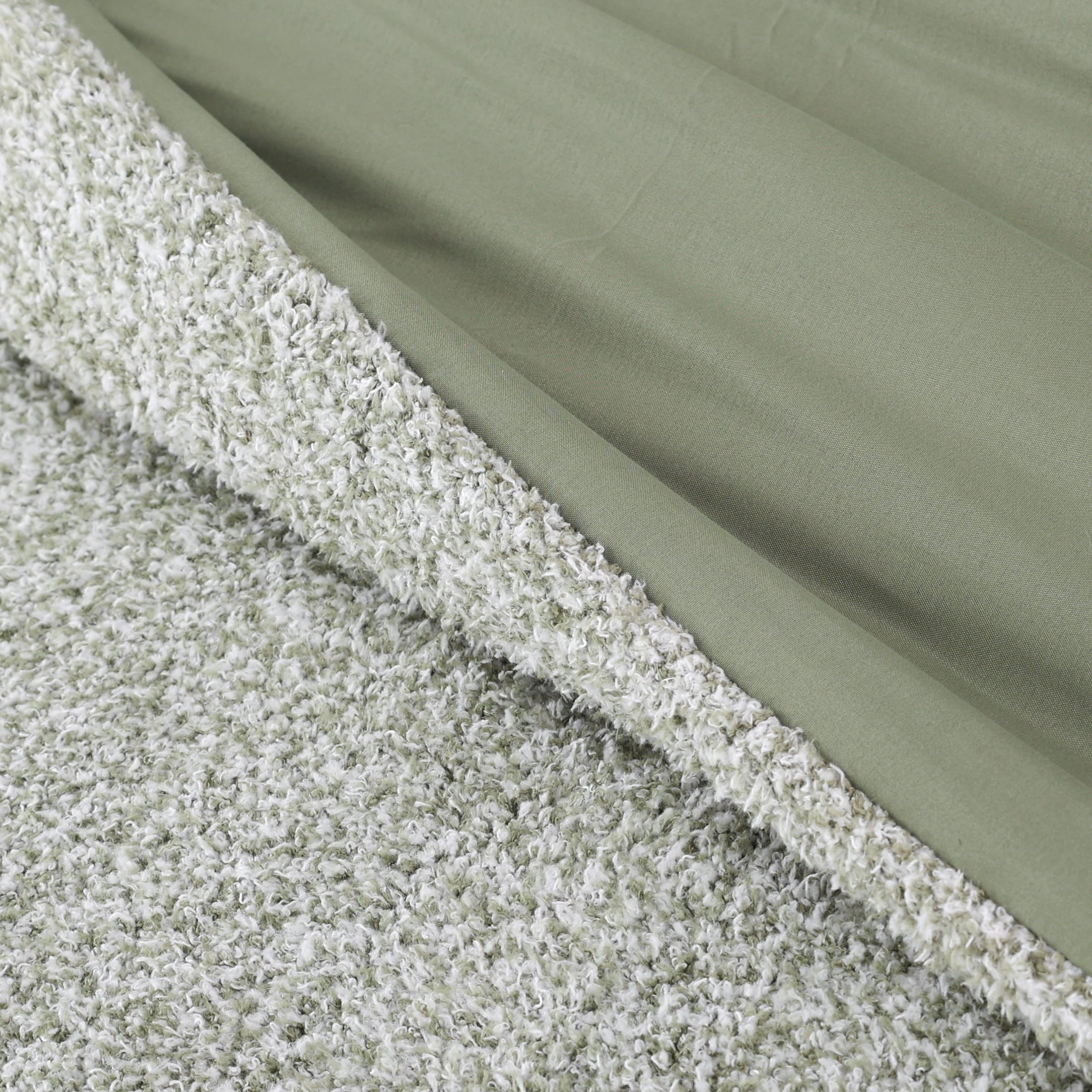 Fluffy Down Alternative King, Comforter Set with Shams - Soft and Cozy, Green - Cloud-Like Soft Lightweight Bed Comforter Detail