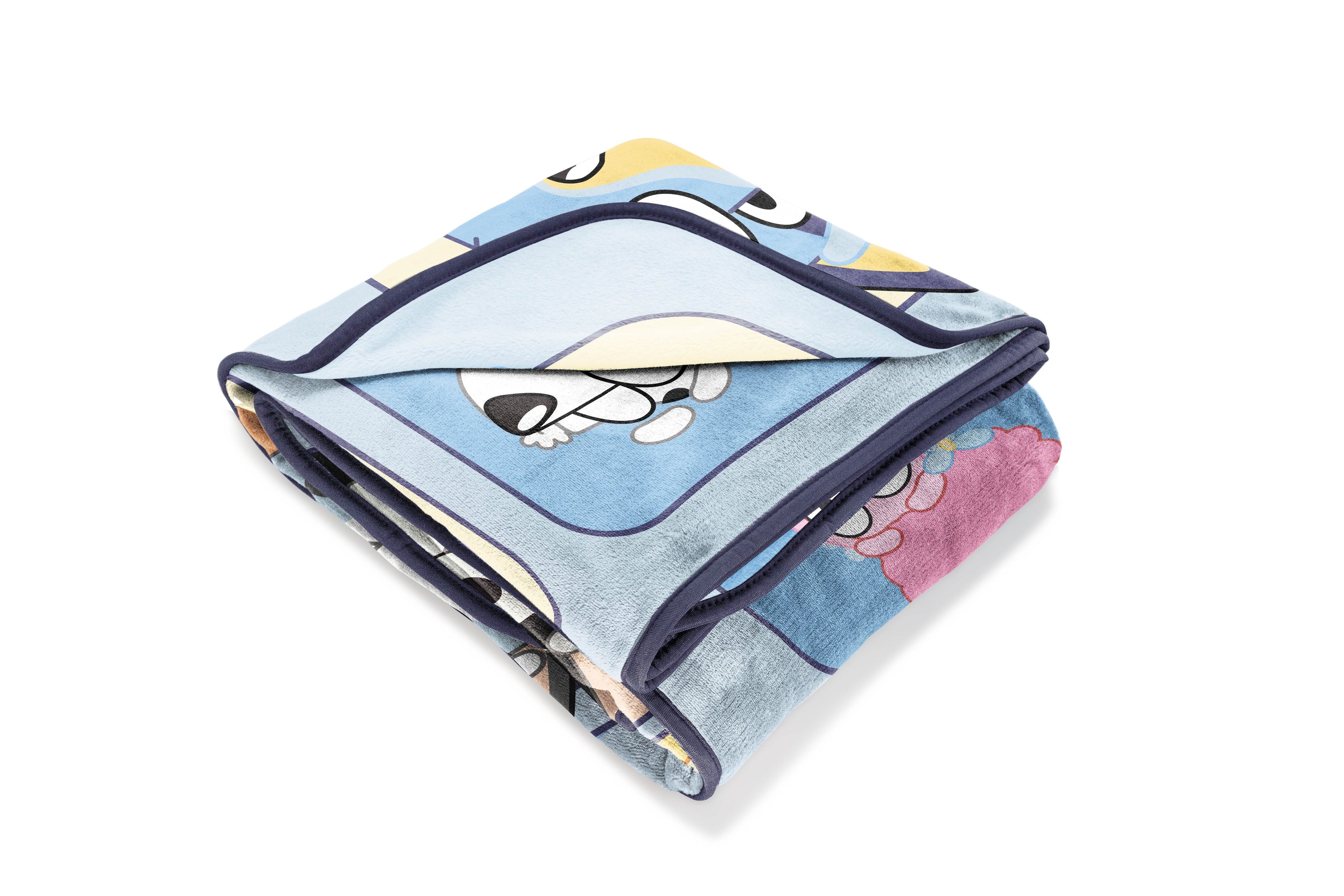 Decorative Knitted BBC & Friends 40x50 Throw Blanket - Super Soft Reversible Sherpa Flannel Blanket Detail